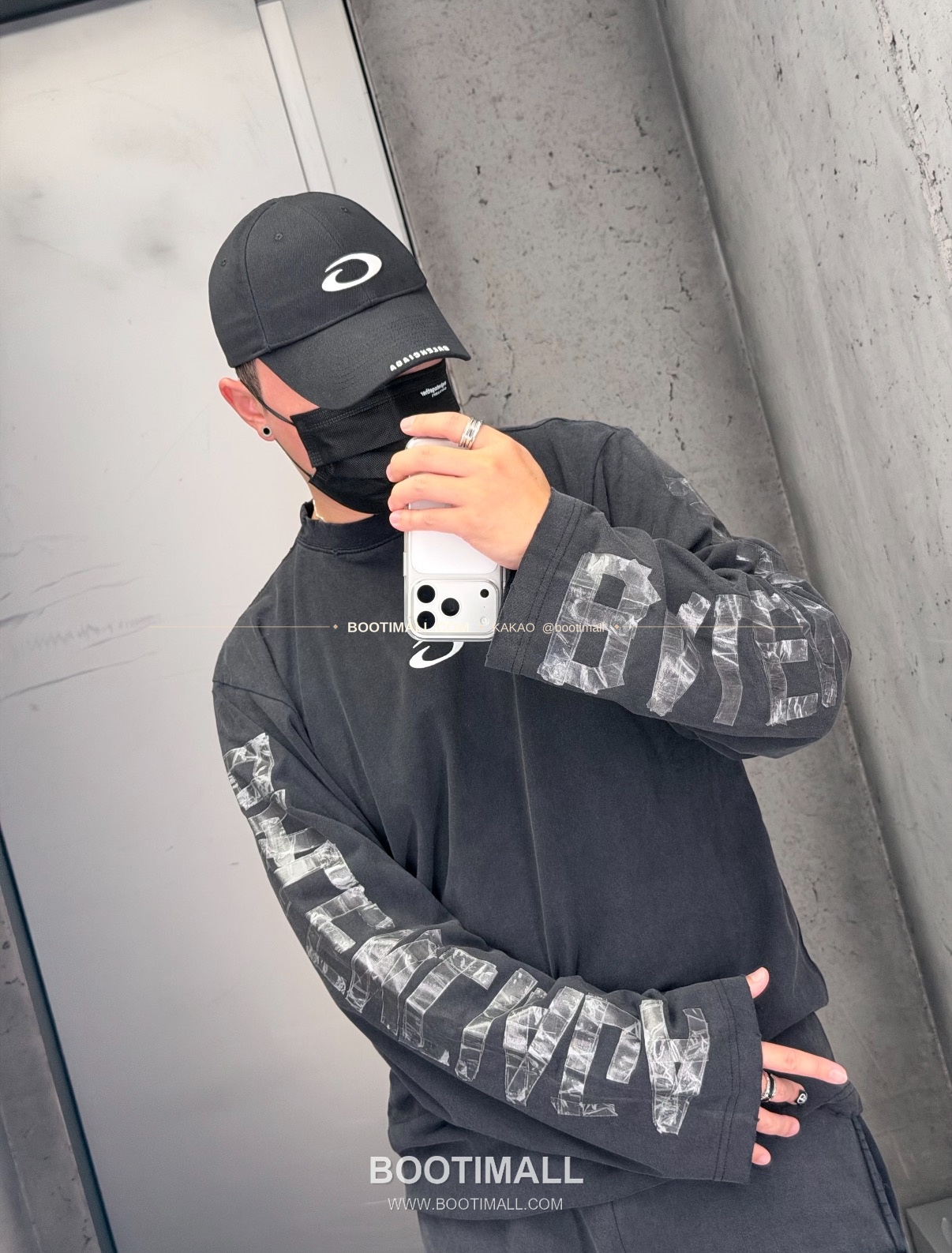 발렌시아가 2026SS 로고자수 실리콘프린트 워싱 루즈핏 코튼 롱슬리브 티셔츠 Balenciaga 2026 SS Logo Embroidered Silicone Print Washed Loose Fit Cotton Long Sleeve T-Shirt 4