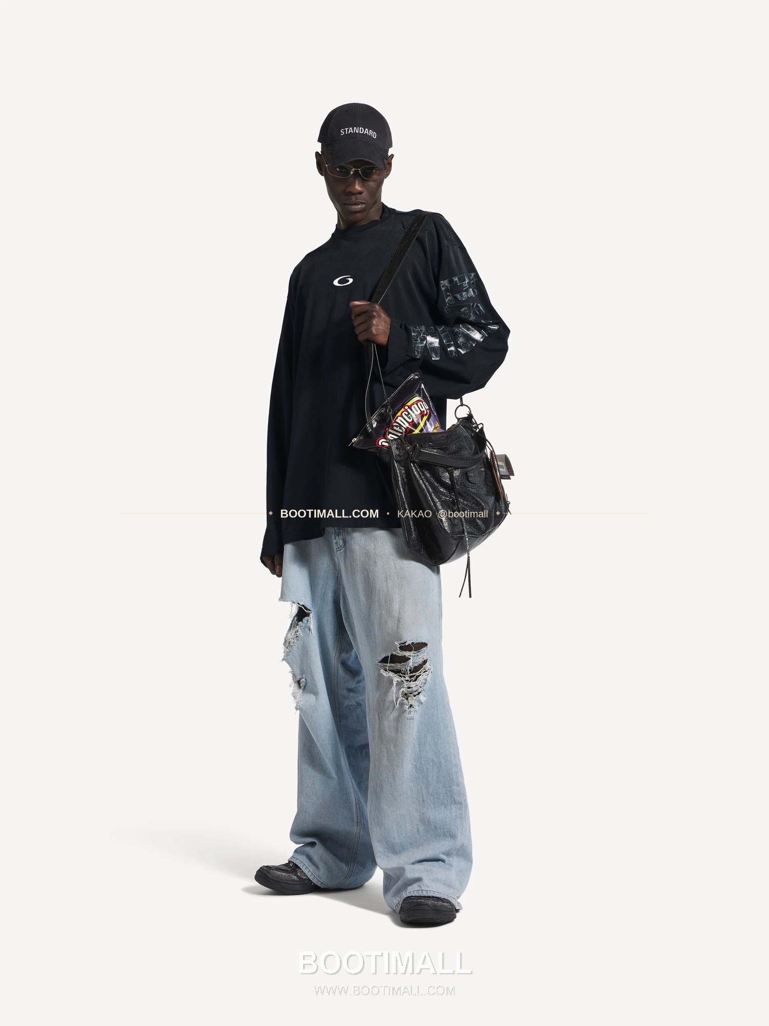 발렌시아가 2026SS 로고자수 실리콘프린트 워싱 루즈핏 코튼 롱슬리브 티셔츠 Balenciaga 2026 SS Logo Embroidered Silicone Print Washed Loose Fit Cotton Long Sleeve T-Shirt 6