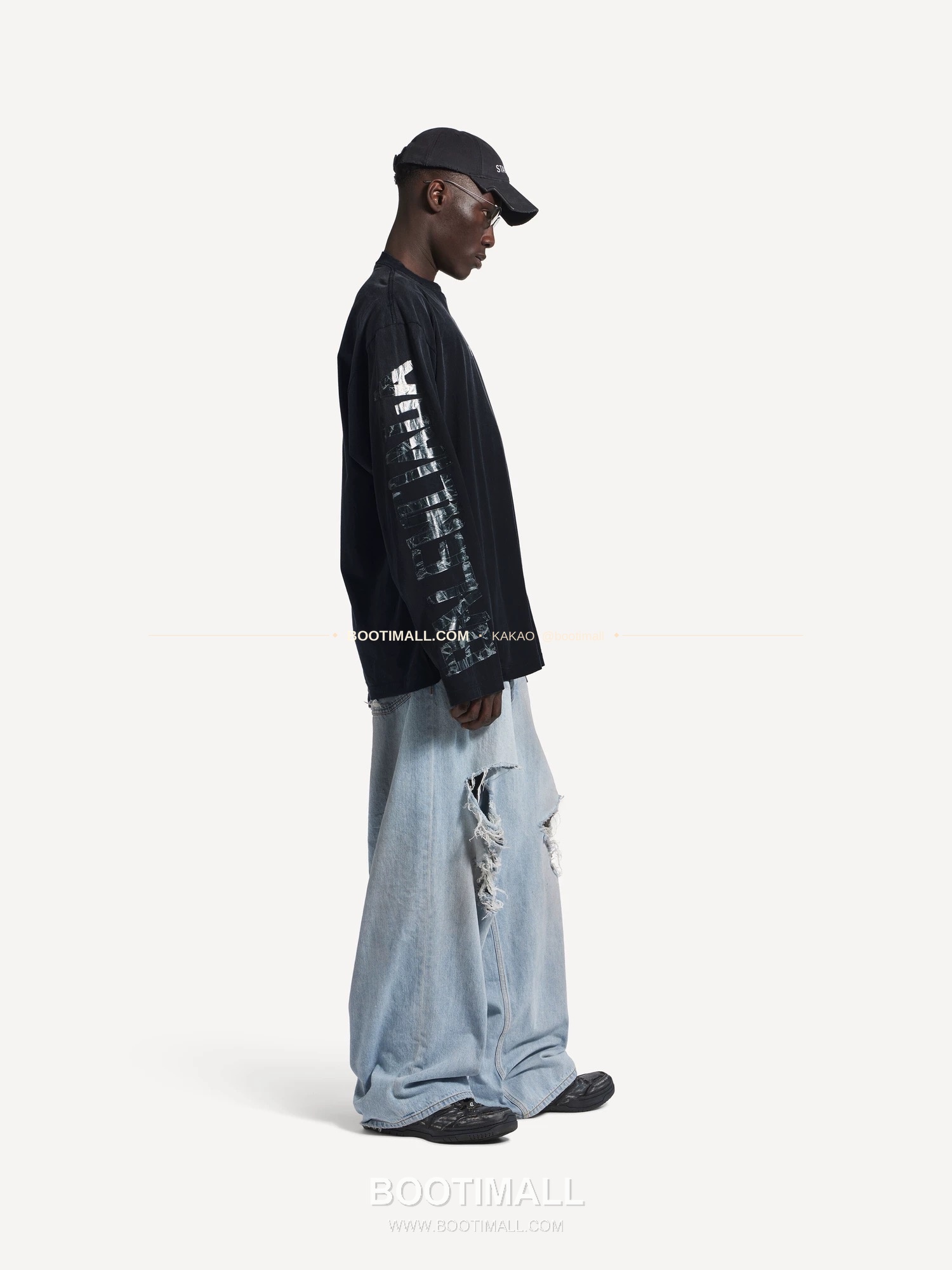 발렌시아가 2026SS 로고자수 실리콘프린트 워싱 루즈핏 코튼 롱슬리브 티셔츠 Balenciaga 2026 SS Logo Embroidered Silicone Print Washed Loose Fit Cotton Long Sleeve T-Shirt 8