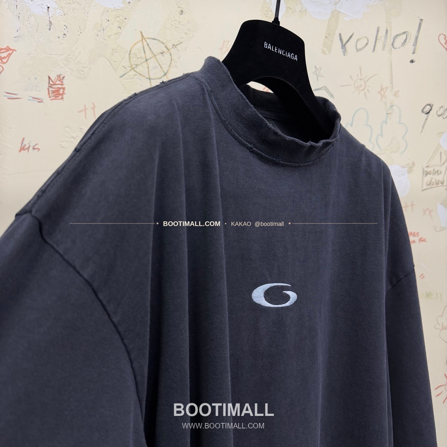 발렌시아가 2026SS 로고자수 실리콘프린트 워싱 루즈핏 코튼 롱슬리브 티셔츠 Balenciaga 2026 SS Logo Embroidered Silicone Print Washed Loose Fit Cotton Long Sleeve T-Shirt 12