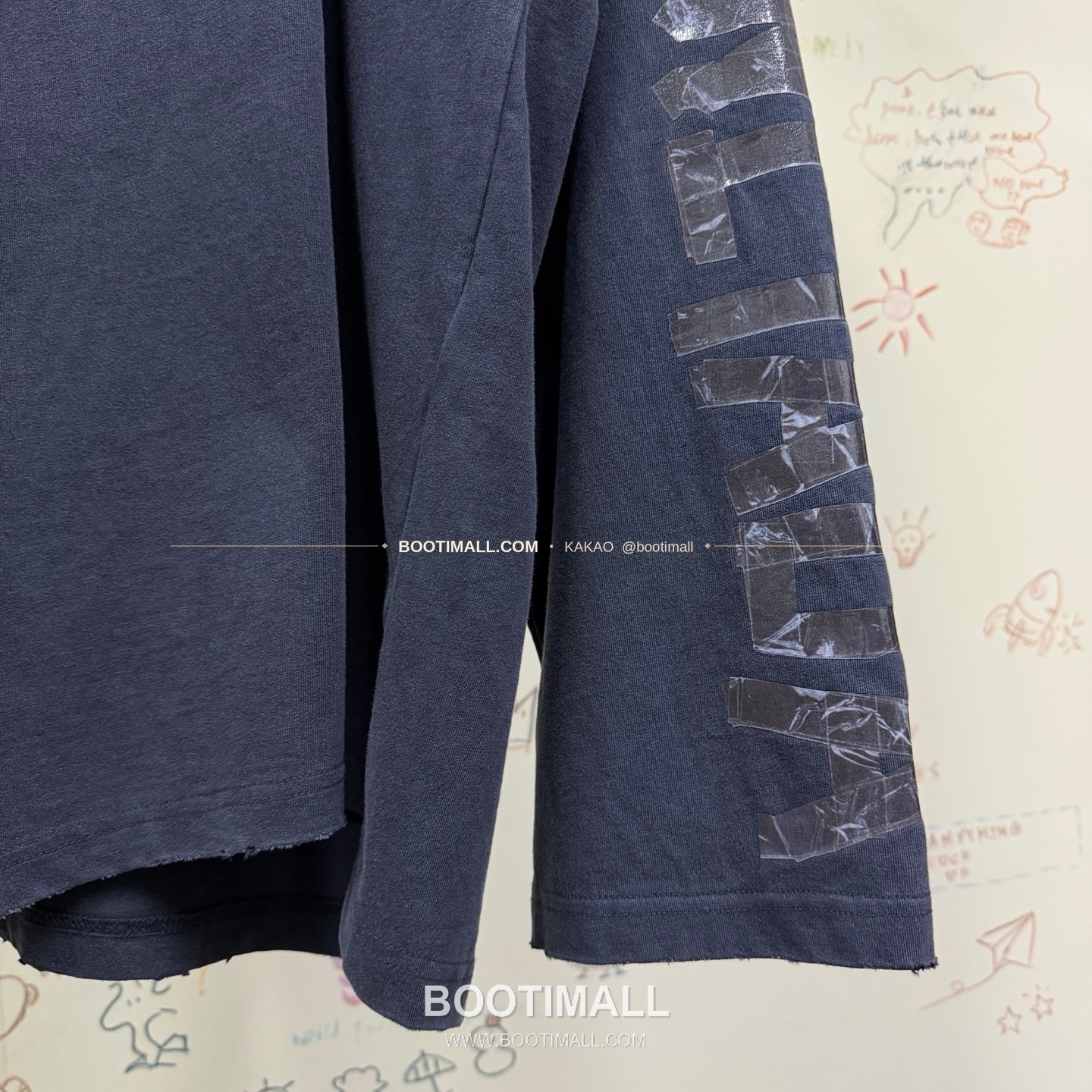 발렌시아가 2026SS 로고자수 실리콘프린트 워싱 루즈핏 코튼 롱슬리브 티셔츠 Balenciaga 2026 SS Logo Embroidered Silicone Print Washed Loose Fit Cotton Long Sleeve T-Shirt 14