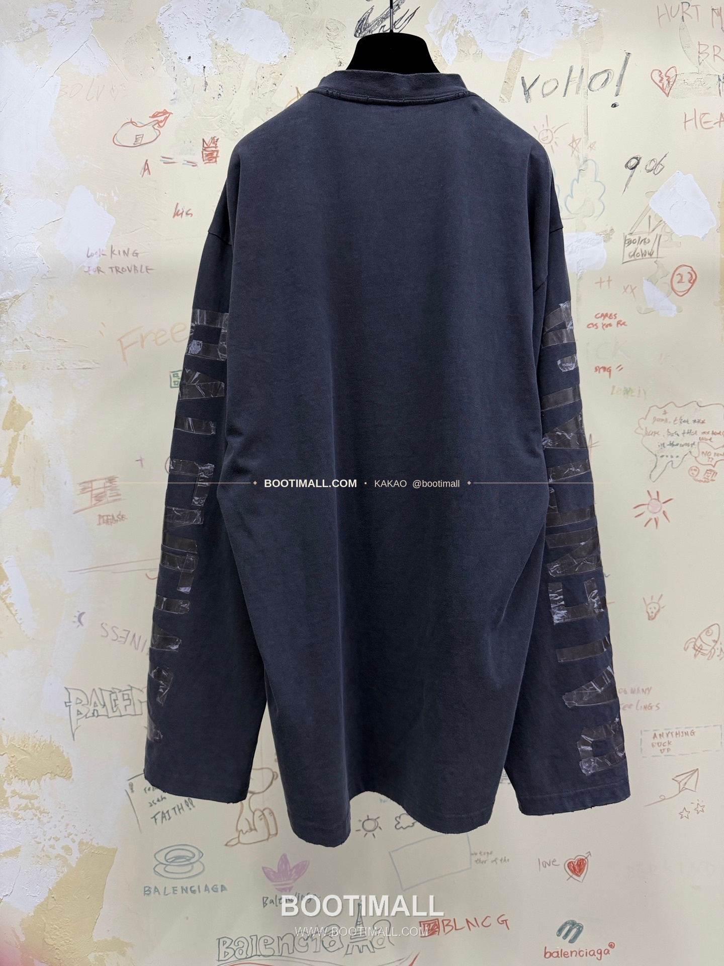 발렌시아가 2026SS 로고자수 실리콘프린트 워싱 루즈핏 코튼 롱슬리브 티셔츠 Balenciaga 2026 SS Logo Embroidered Silicone Print Washed Loose Fit Cotton Long Sleeve T-Shirt 15