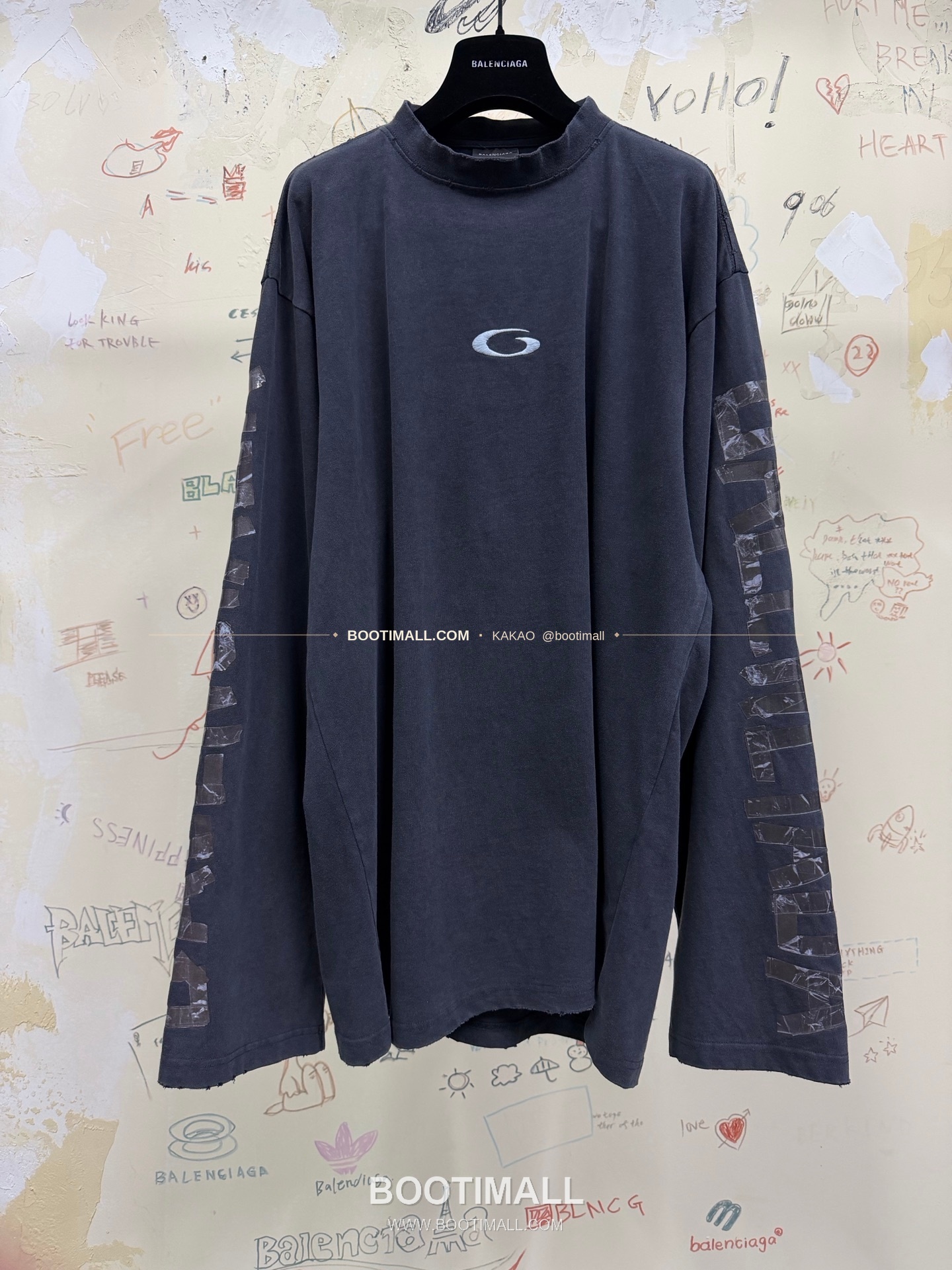 발렌시아가 2026SS 로고자수 실리콘프린트 워싱 루즈핏 코튼 롱슬리브 티셔츠 Balenciaga 2026 SS Logo Embroidered Silicone Print Washed Loose Fit Cotton Long Sleeve T-Shirt 16