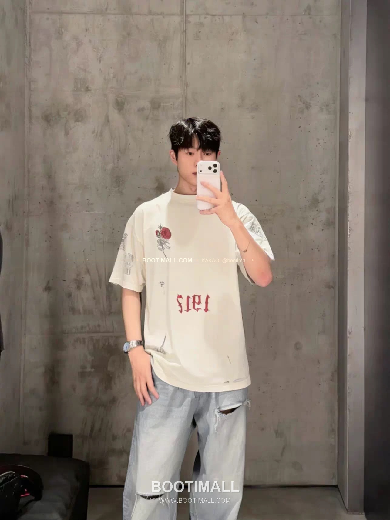 발렌시아가 2026SS 타투그래픽 프린트 워싱 루즈핏 반팔 티셔츠 Balenciaga 2026 SS Tattoo Graphic Print Washed Loose Fit Short Sleeve T-Shirt 1