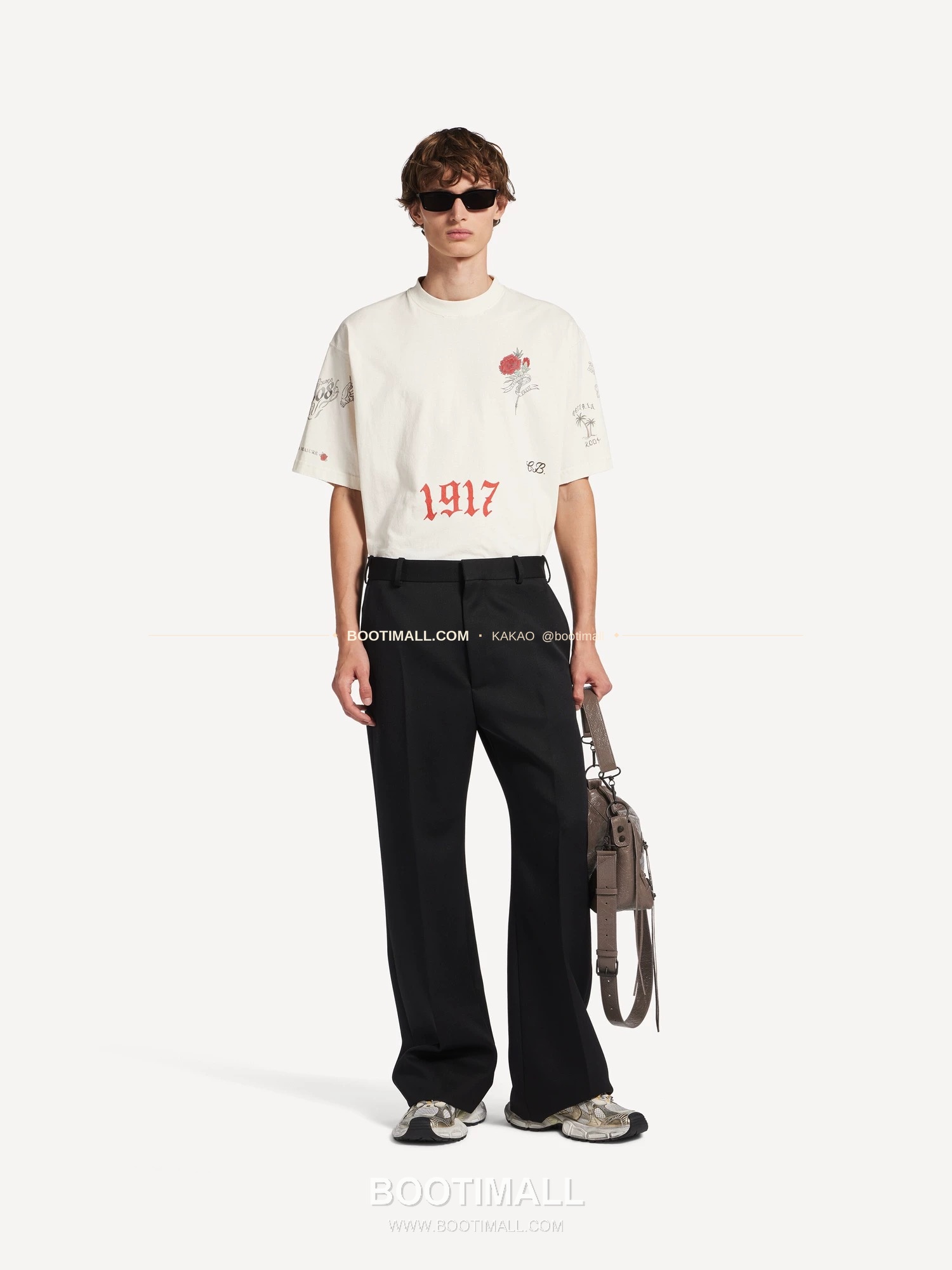 발렌시아가 2026SS 타투그래픽 프린트 워싱 루즈핏 반팔 티셔츠 Balenciaga 2026 SS Tattoo Graphic Print Washed Loose Fit Short Sleeve T-Shirt 5