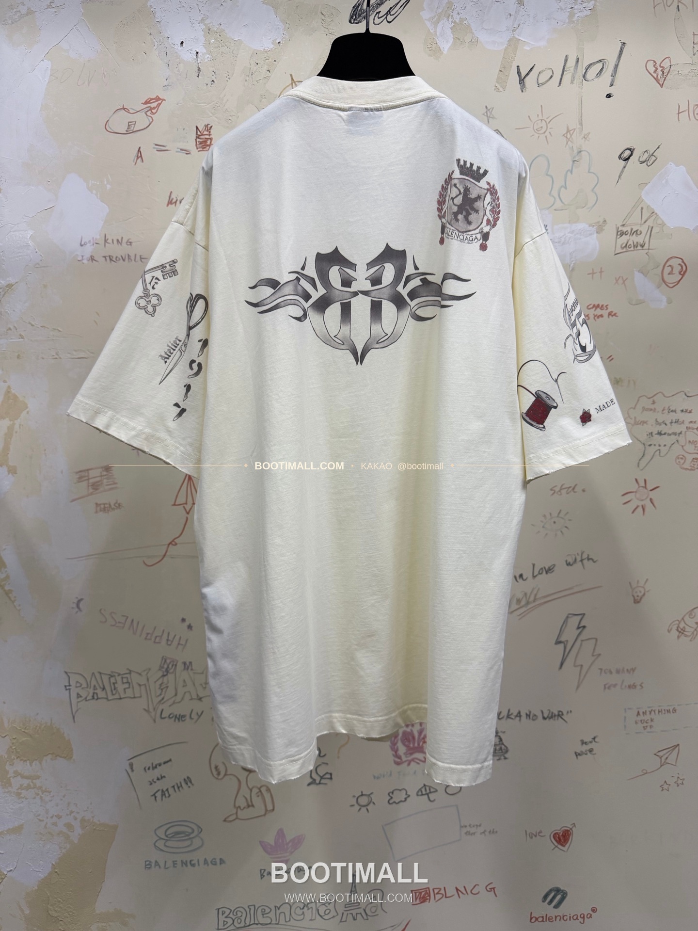 발렌시아가 2026SS 타투그래픽 프린트 워싱 루즈핏 반팔 티셔츠 Balenciaga 2026 SS Tattoo Graphic Print Washed Loose Fit Short Sleeve T-Shirt 14
