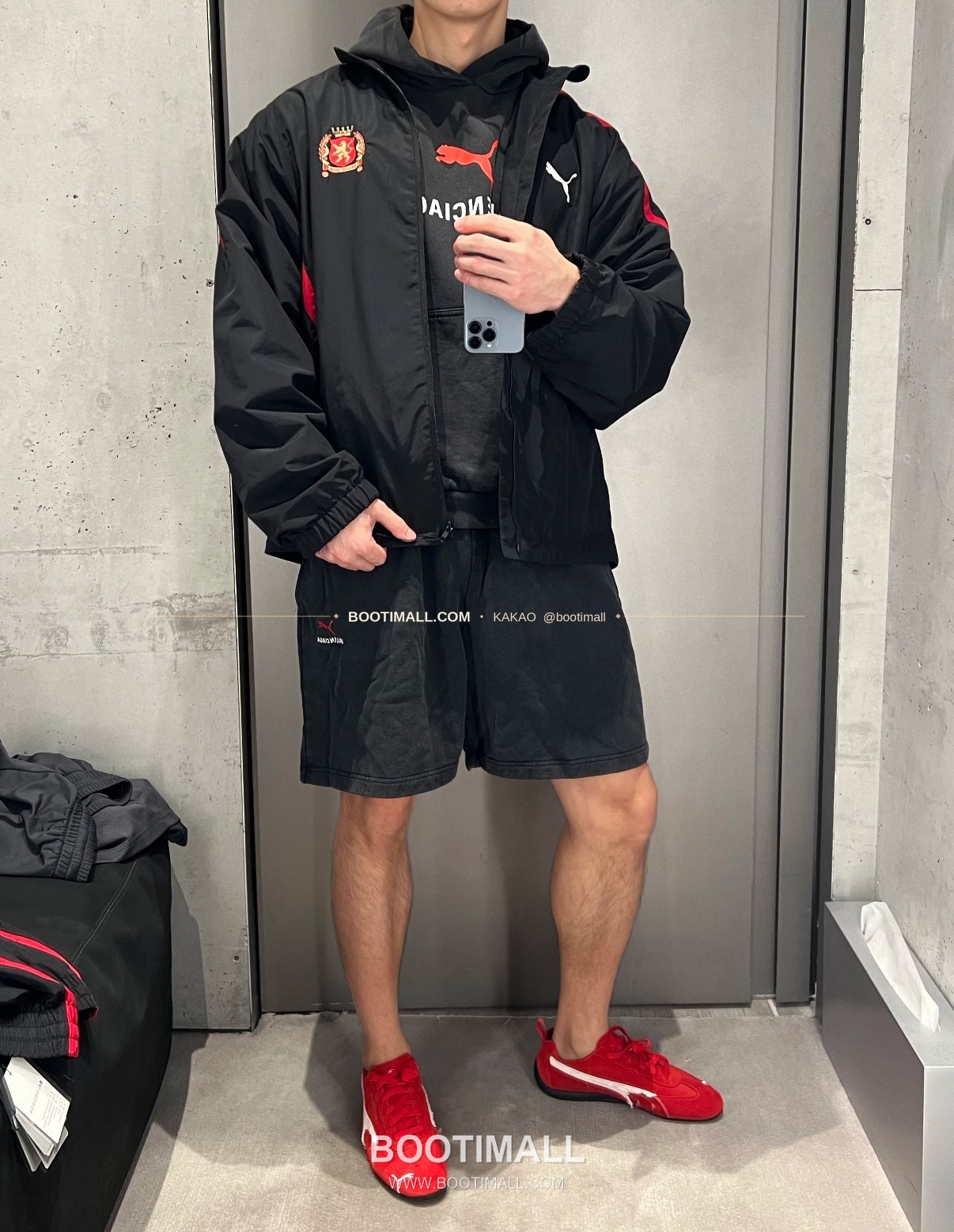 발렌시아가 2025SS 푸마 콜라보 로고자수 루즈핏 코튼 쇼츠 Balenciaga 2025 SS Puma Collaboration Logo Embroidered Loose Fit Cotton Shorts 4