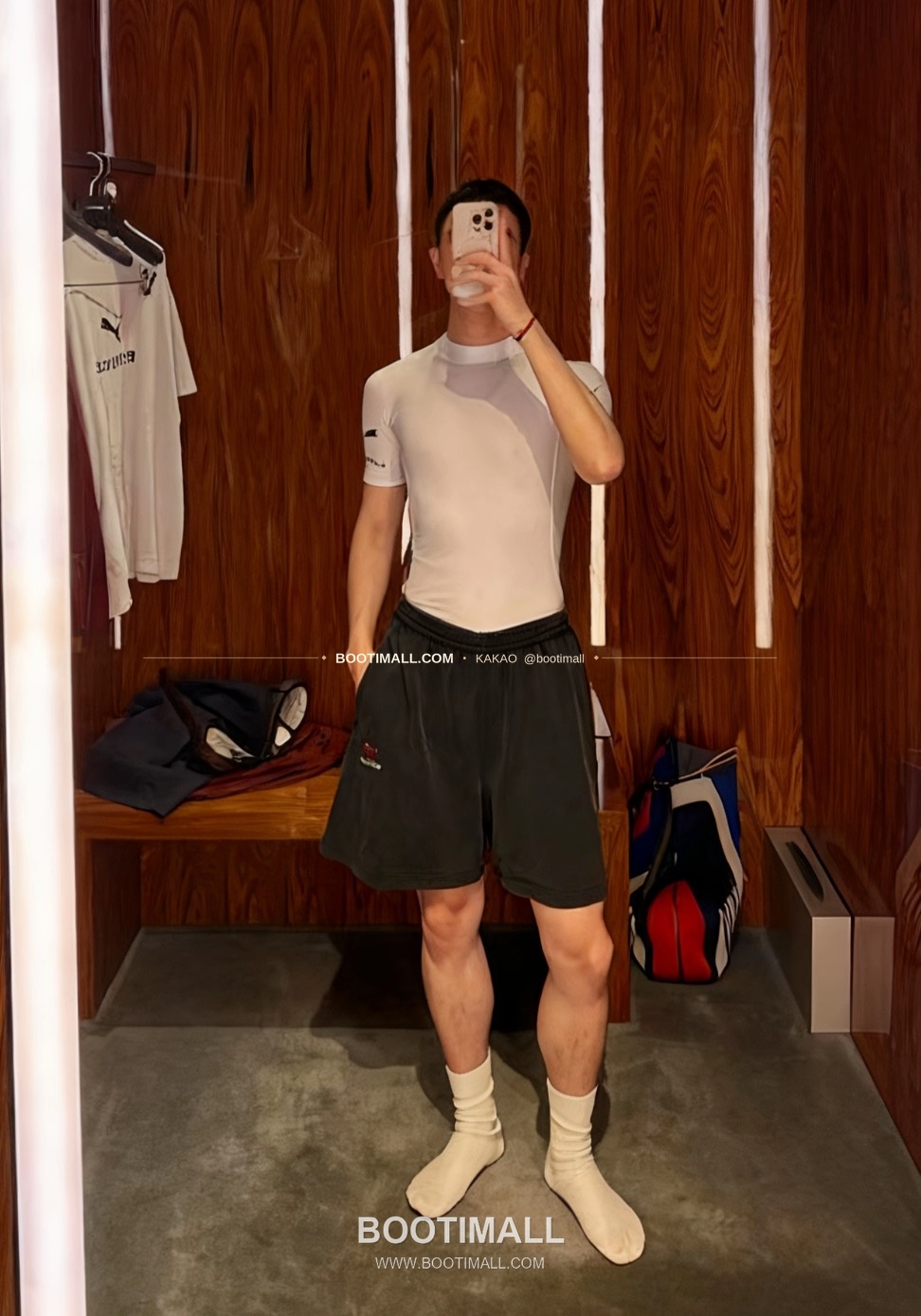 발렌시아가 2025SS 푸마 콜라보 로고자수 루즈핏 코튼 쇼츠 Balenciaga 2025 SS Puma Collaboration Logo Embroidered Loose Fit Cotton Shorts 5