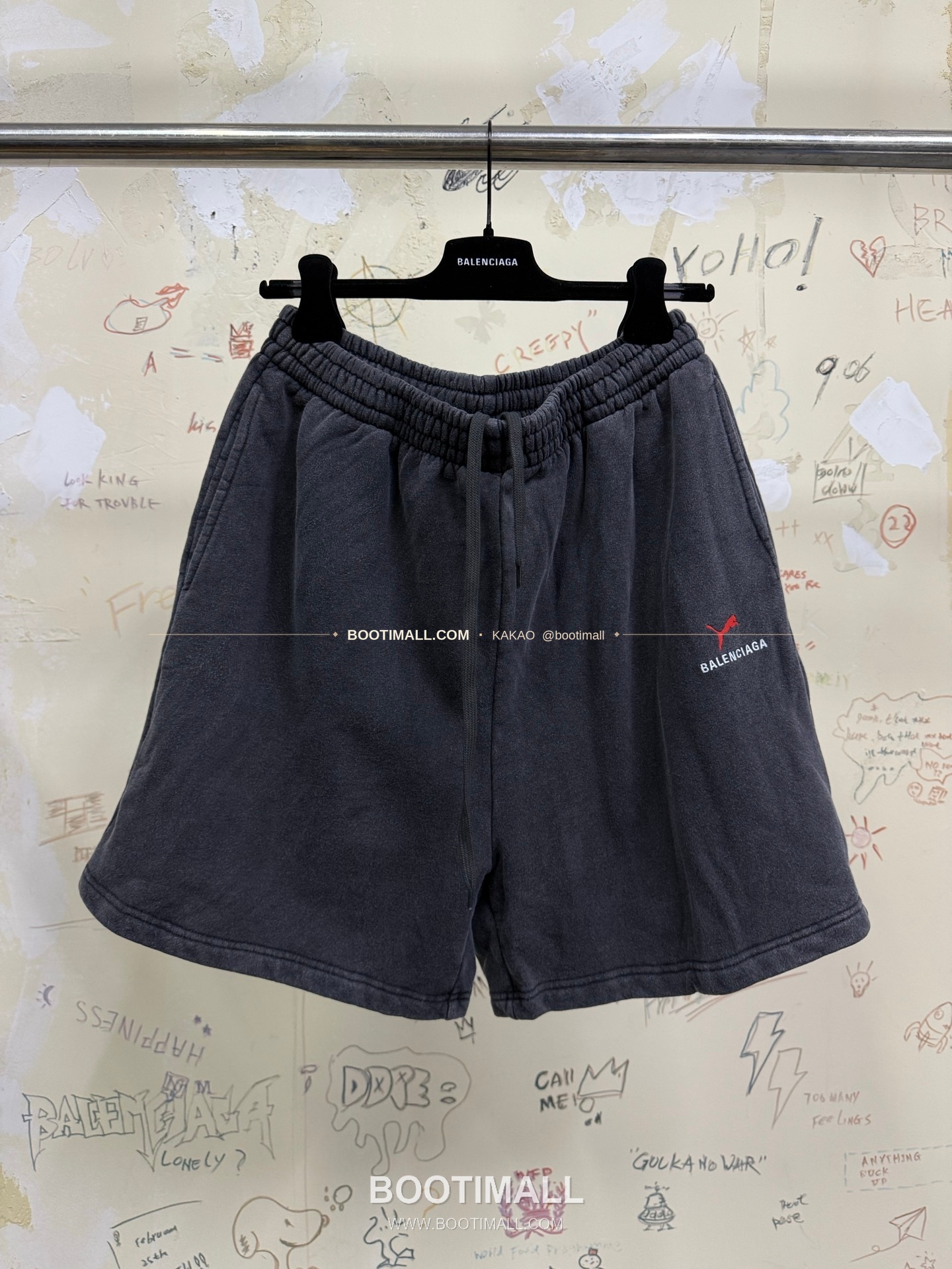 발렌시아가 2025SS 푸마 콜라보 로고자수 루즈핏 코튼 쇼츠 Balenciaga 2025 SS Puma Collaboration Logo Embroidered Loose Fit Cotton Shorts 7