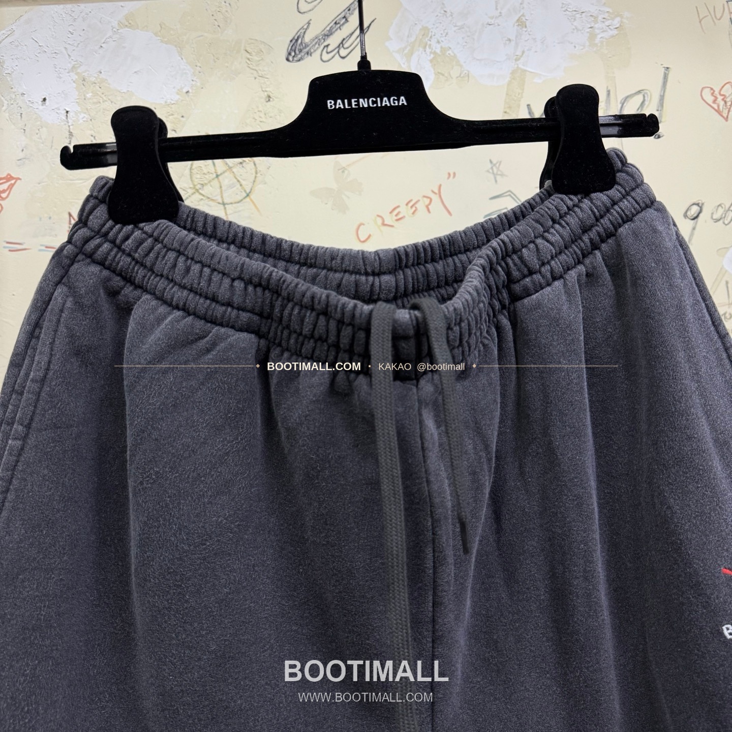 발렌시아가 2025SS 푸마 콜라보 로고자수 루즈핏 코튼 쇼츠 Balenciaga 2025 SS Puma Collaboration Logo Embroidered Loose Fit Cotton Shorts 8