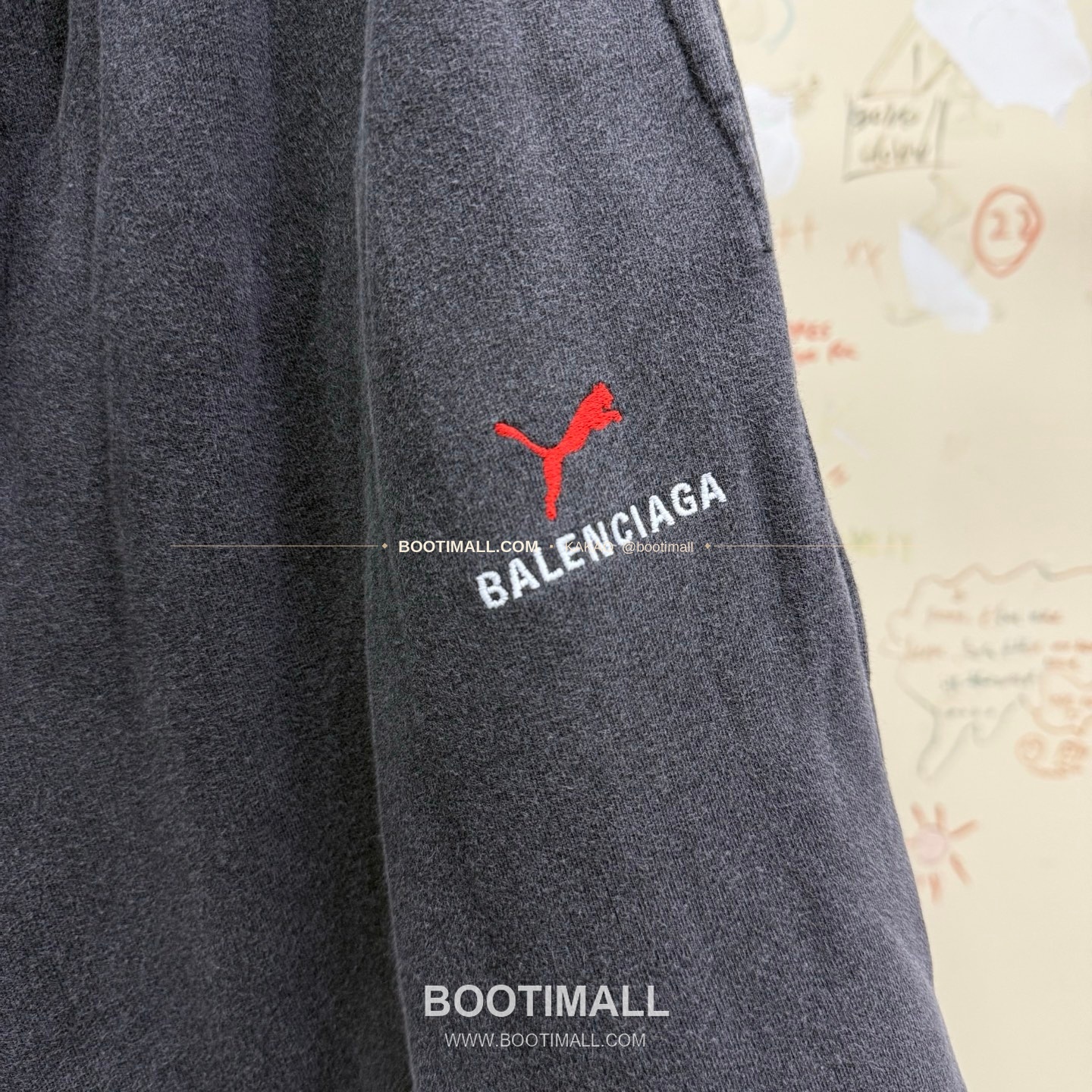 발렌시아가 2025SS 푸마 콜라보 로고자수 루즈핏 코튼 쇼츠 Balenciaga 2025 SS Puma Collaboration Logo Embroidered Loose Fit Cotton Shorts 9