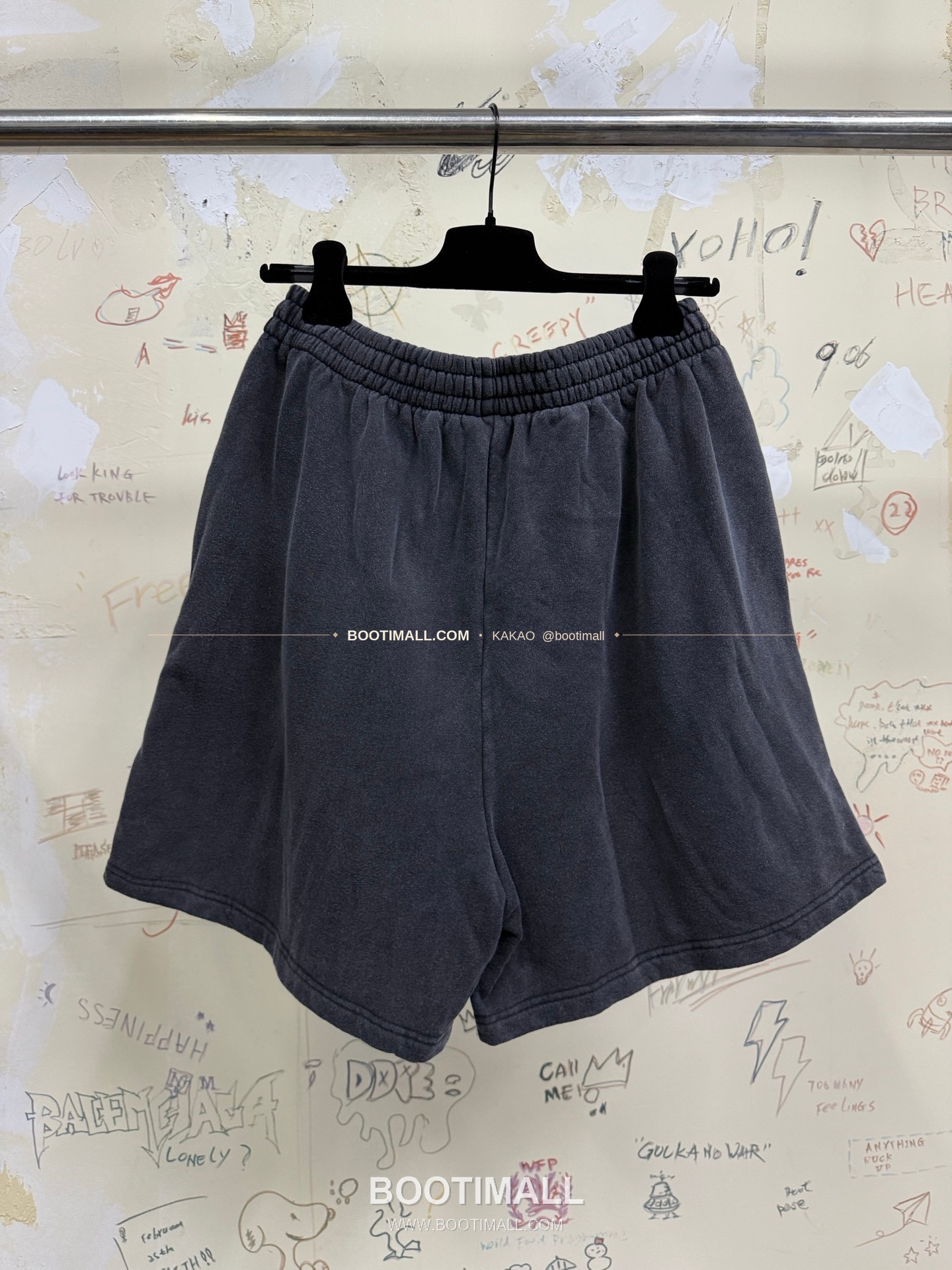 발렌시아가 2025SS 푸마 콜라보 로고자수 루즈핏 코튼 쇼츠 Balenciaga 2025 SS Puma Collaboration Logo Embroidered Loose Fit Cotton Shorts 10