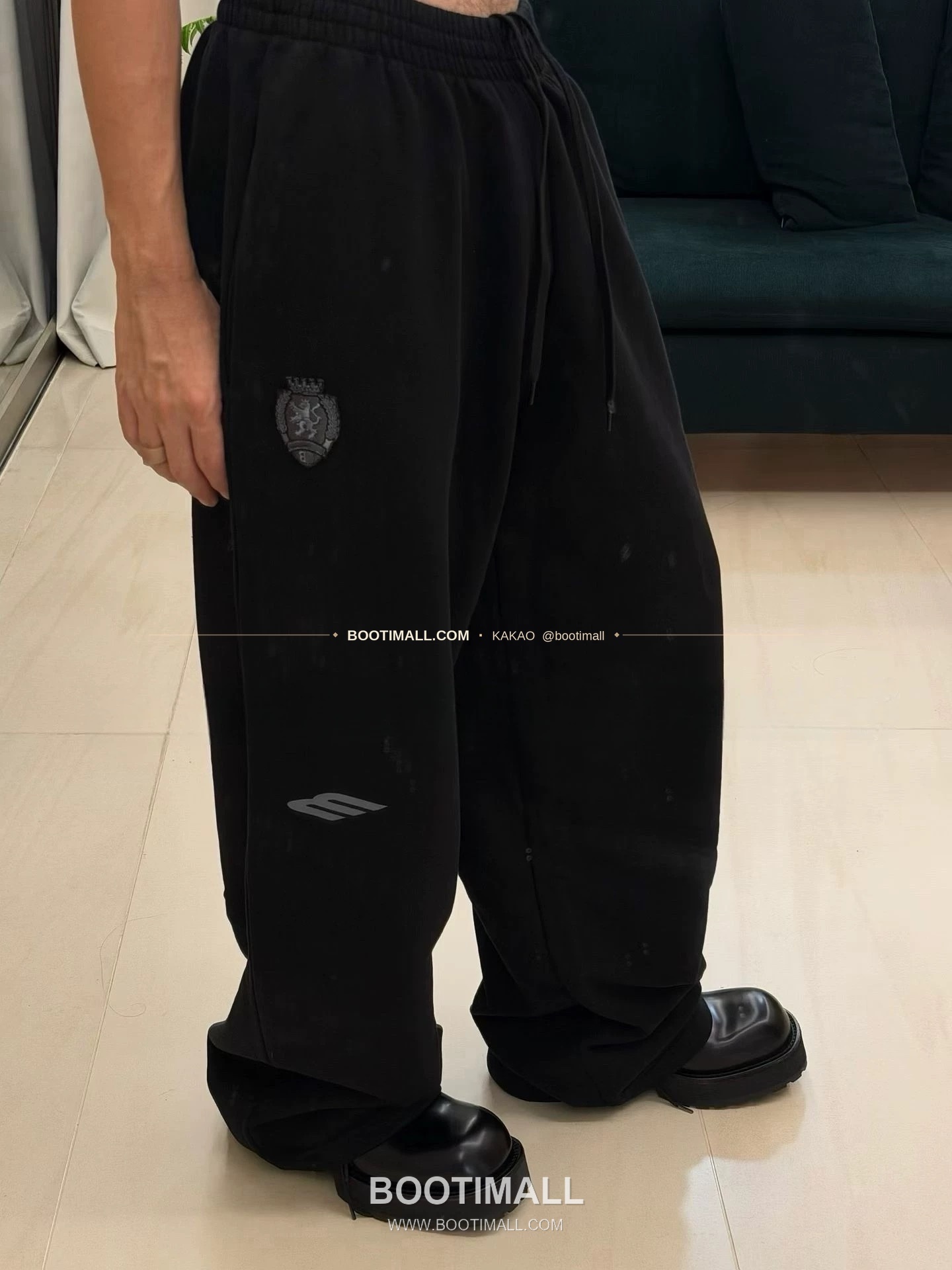 발렌시아가 2026SS 3B로고 자수 프린트 루즈핏 코튼 스웨트팬츠 Balenciaga 2026 SS 3B Logo Embroidered Print Loose Fit Cotton Sweatpants 3