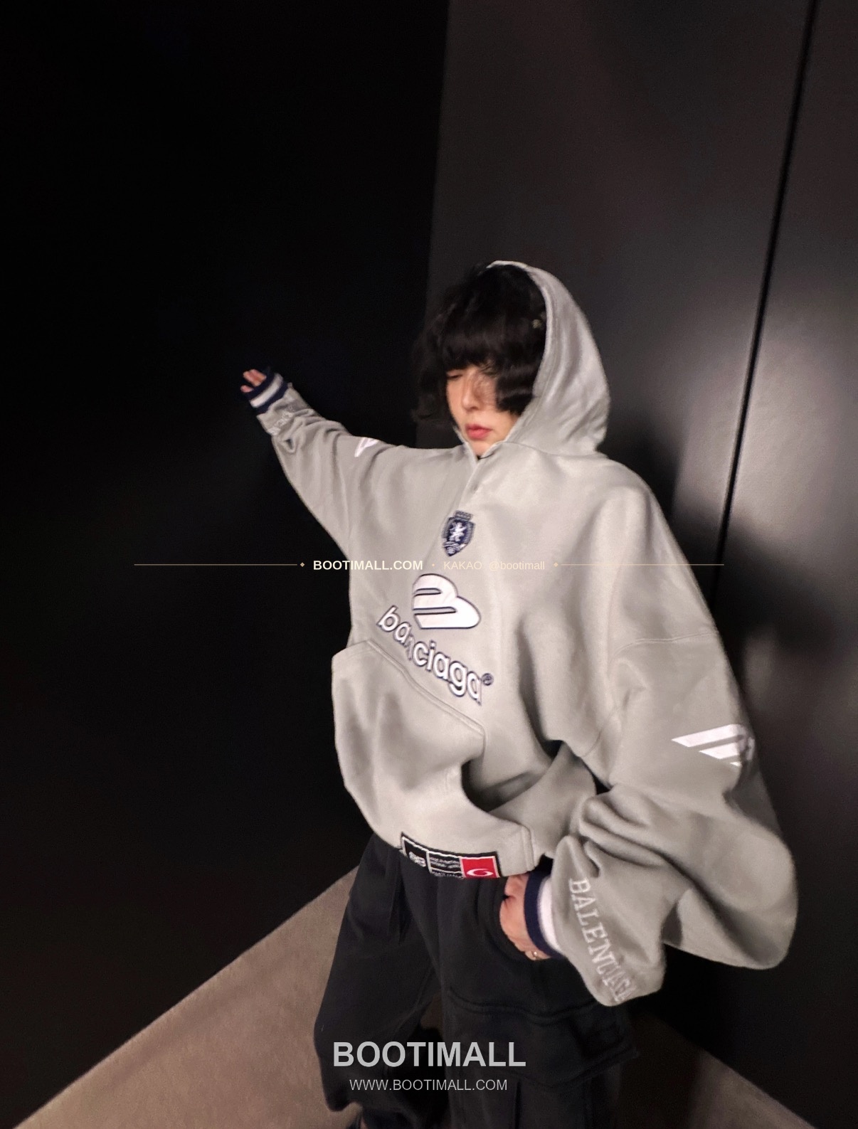 발렌시아가 2026SS 3B로고 자수 프린트 루즈핏 후드 스웨트셔츠 Balenciaga 2026 SS 3B Logo Embroidered Print Loose Fit Hooded Sweatshirt 4