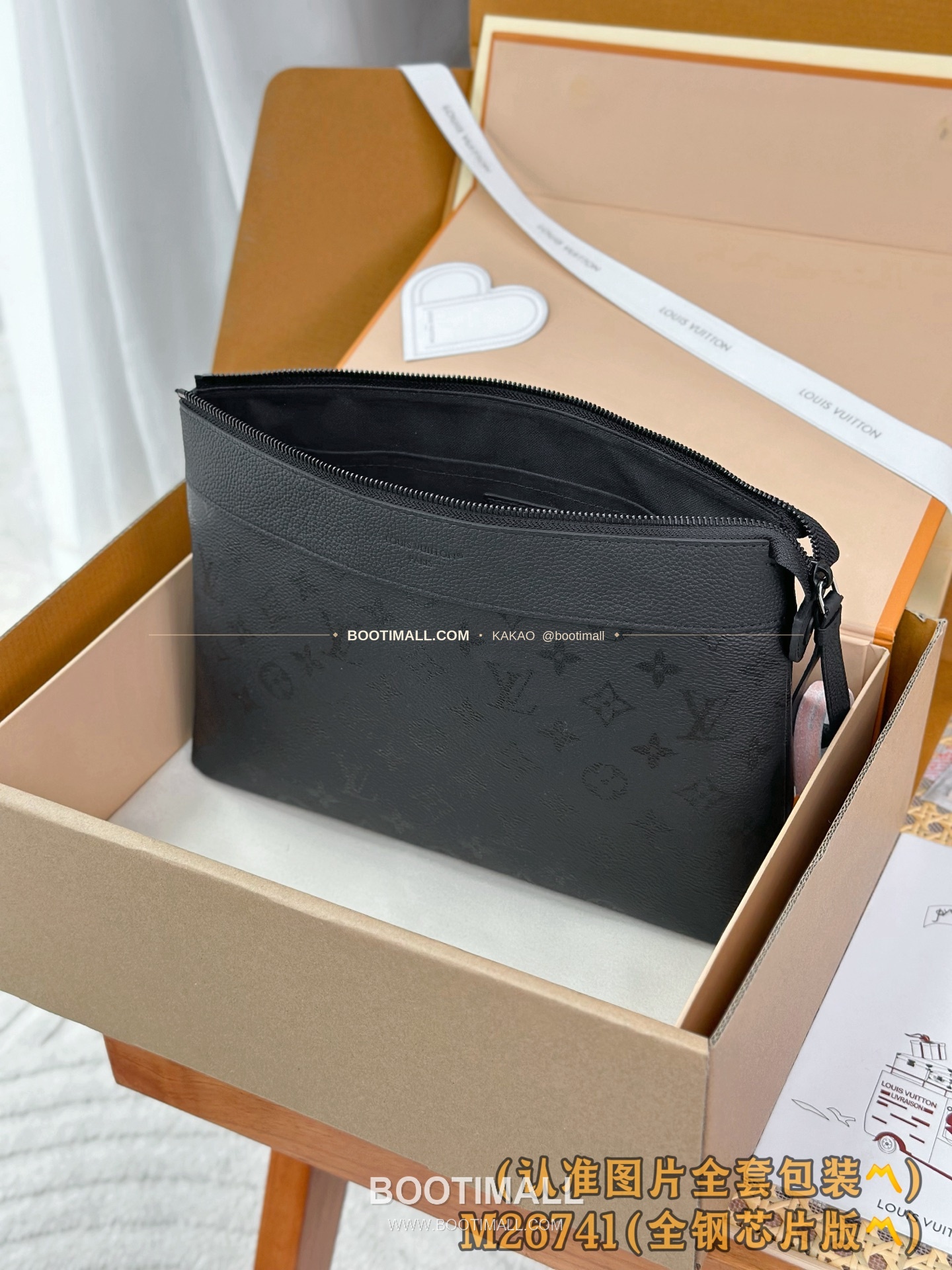 루이비통 모노그램 미드나이트 코팅 캔버스 포쉐트 보야주 수플 블랙 클러치 Louis Vuitton Monogram Midnight Coated Canvas Pochette Voyage Souple Black Clutch M26741 30cm 3