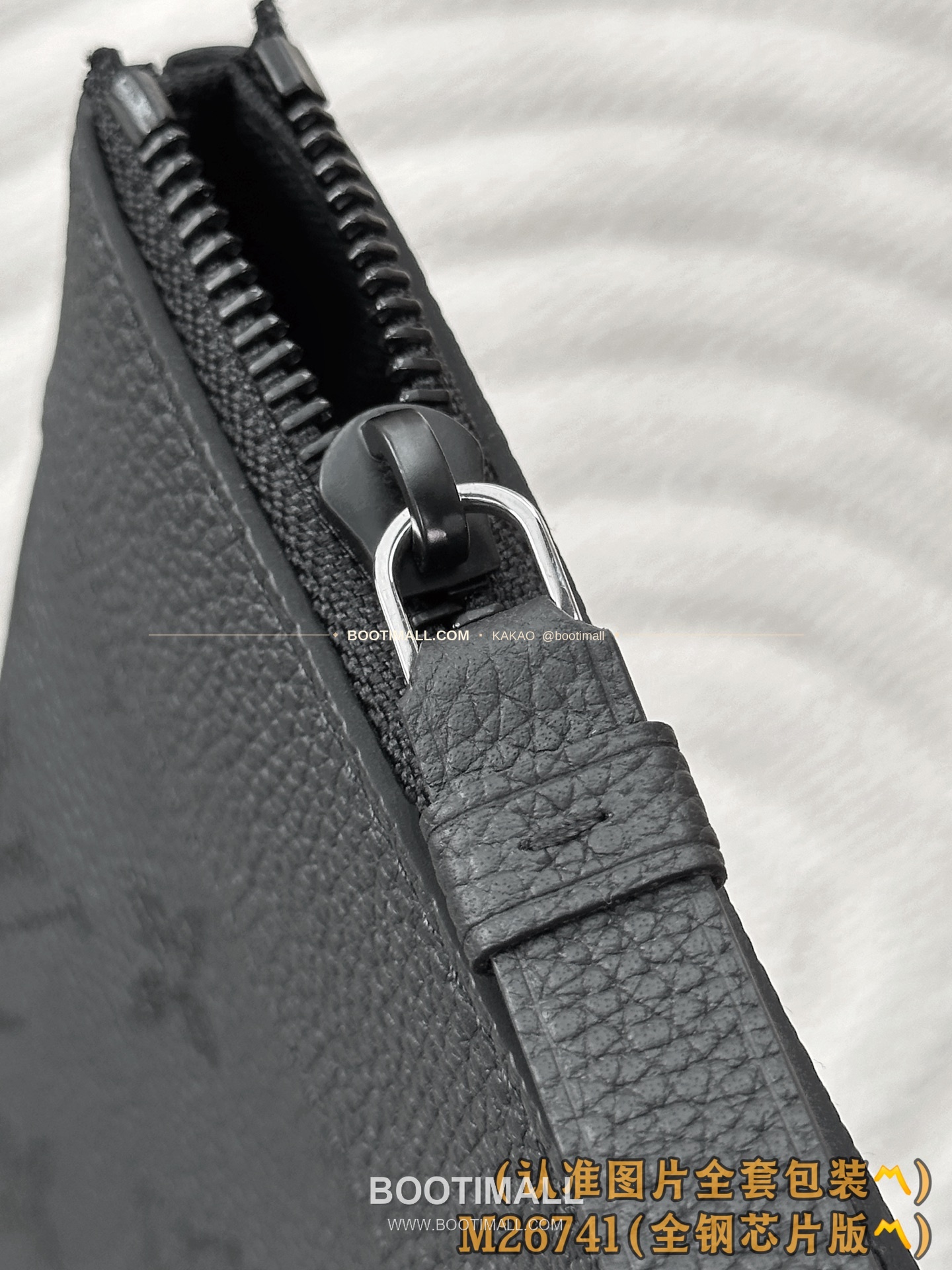 루이비통 모노그램 미드나이트 코팅 캔버스 포쉐트 보야주 수플 블랙 클러치 Louis Vuitton Monogram Midnight Coated Canvas Pochette Voyage Souple Black Clutch M26741 30cm 12