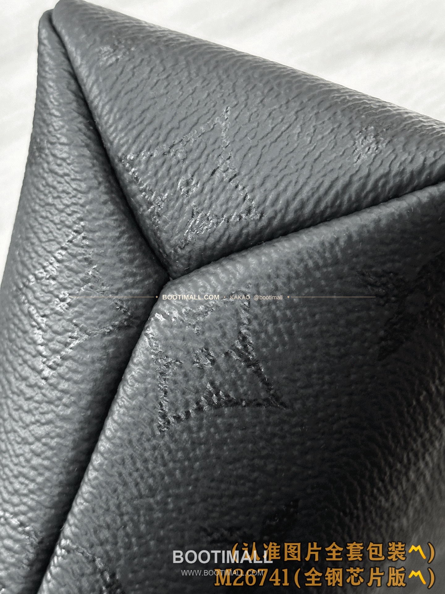 루이비통 모노그램 미드나이트 코팅 캔버스 포쉐트 보야주 수플 블랙 클러치 Louis Vuitton Monogram Midnight Coated Canvas Pochette Voyage Souple Black Clutch M26741 30cm 14