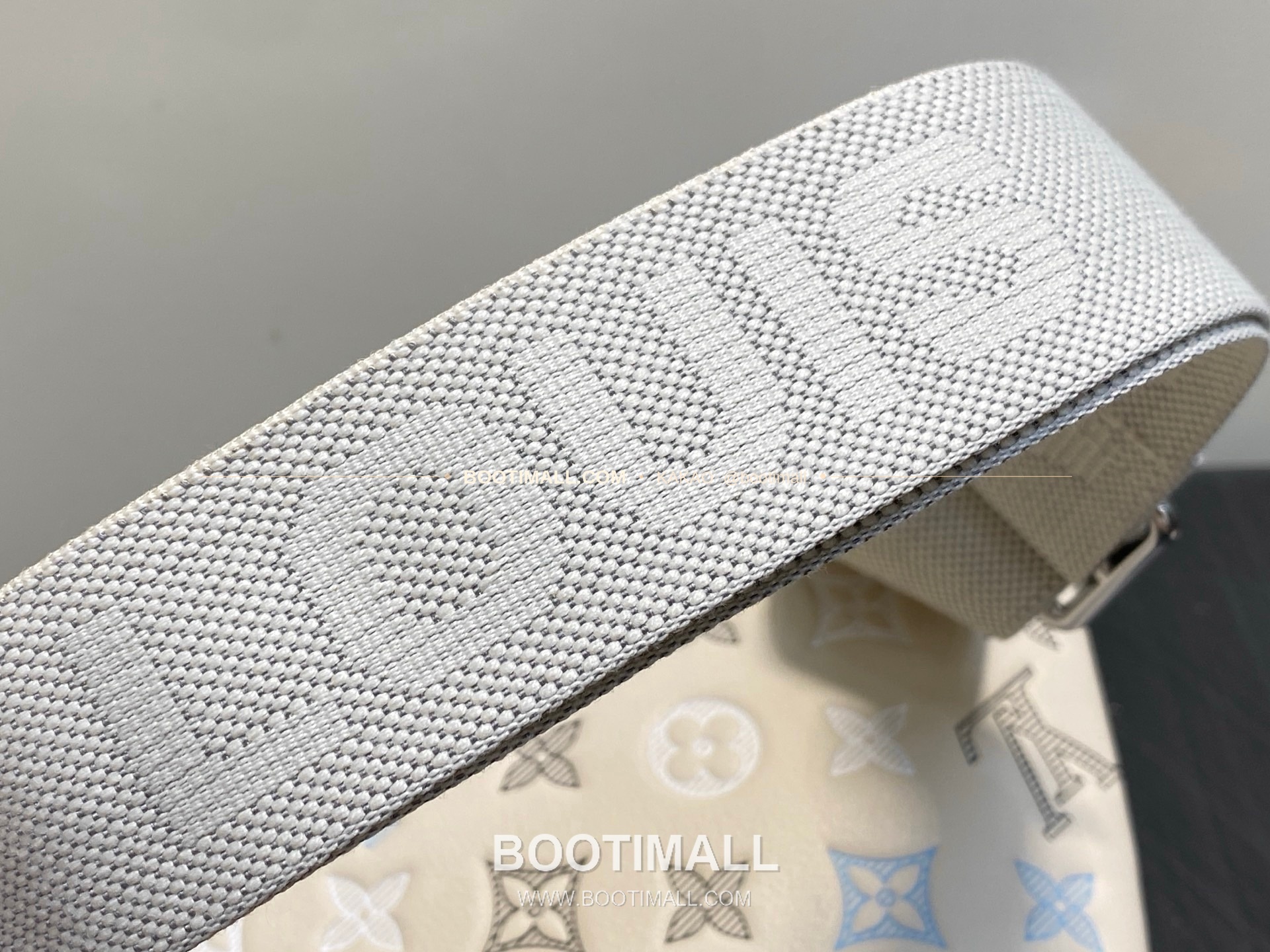 루이비통 모노그램 쉐도우 카프스킨 러시 범백 네이비 힙색 Louis Vuitton Monogram Shadow Calfskin Rush Bumbag Navy Belt Bag M28619 30cm 9