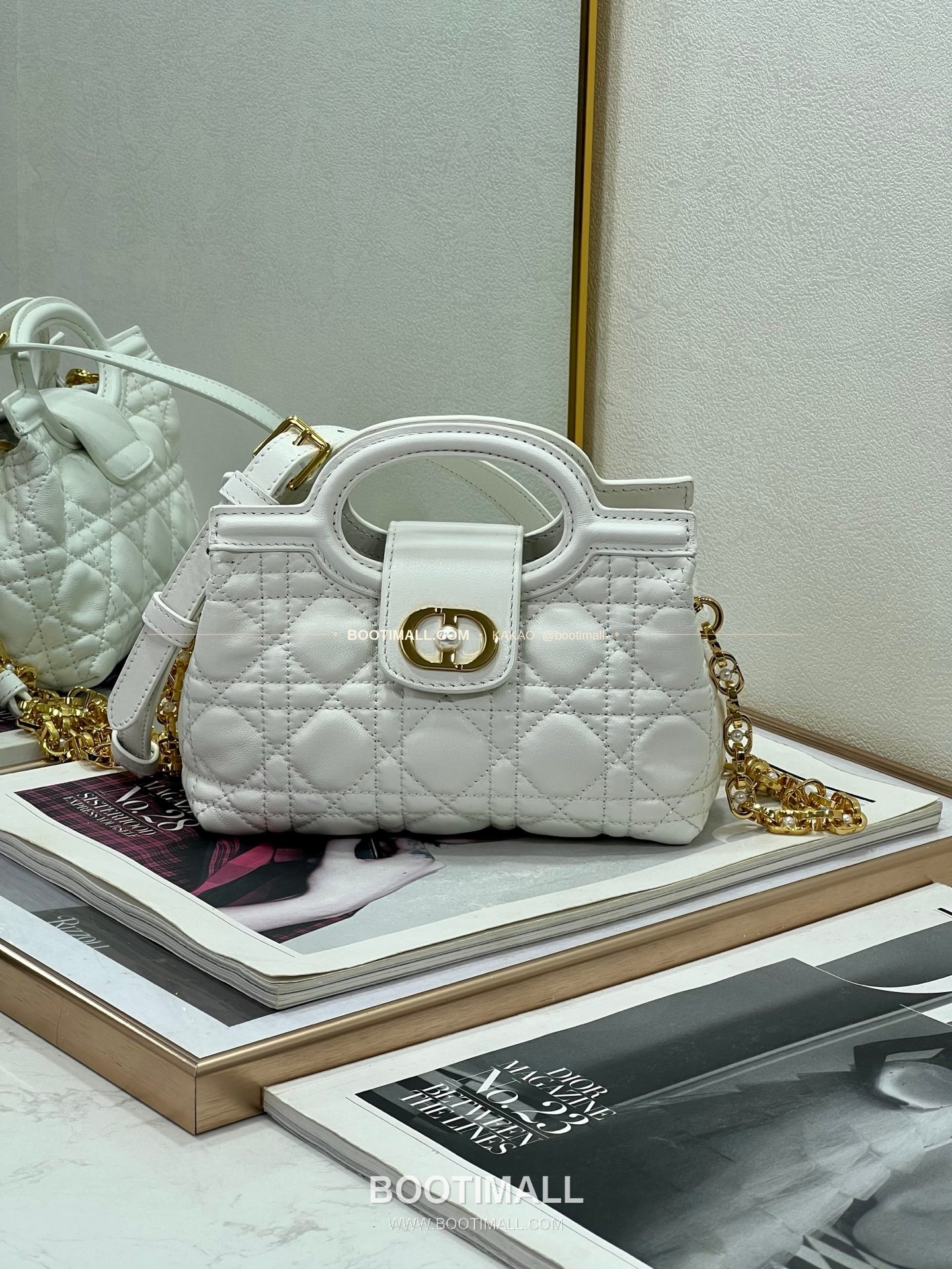 디올 졸리 탑핸들 미니 체인백 화이트 Dior Jolie Top Handle Mini Chain Bag 8601 18.5cm 1