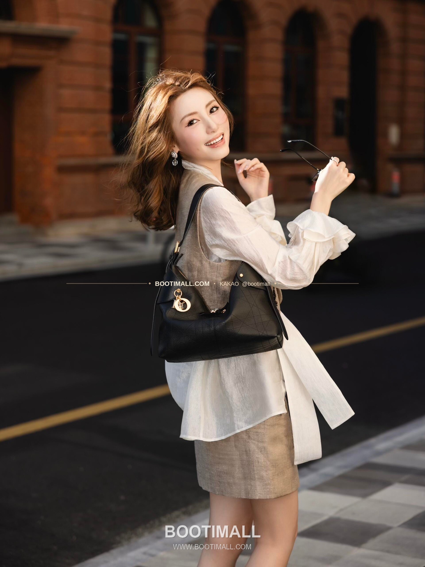 디올 보야주 오일왁스 레더 로고 하드웨어 숄더백 Dior Voyage Oil Wax Leather Logo Hardware Shoulder Bag 5881 28cm 1
