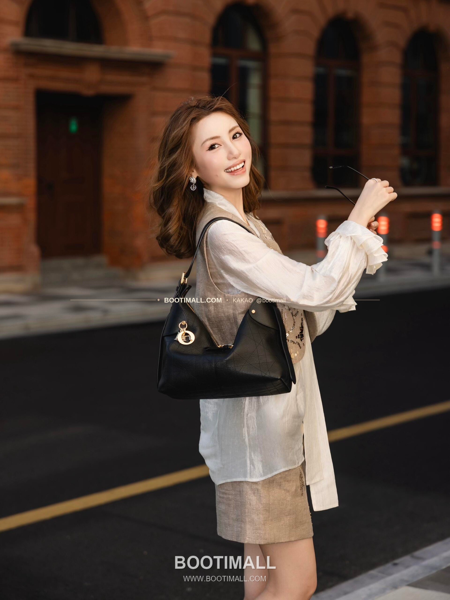 디올 보야주 오일왁스 레더 로고 하드웨어 숄더백 Dior Voyage Oil Wax Leather Logo Hardware Shoulder Bag 5881 28cm 3