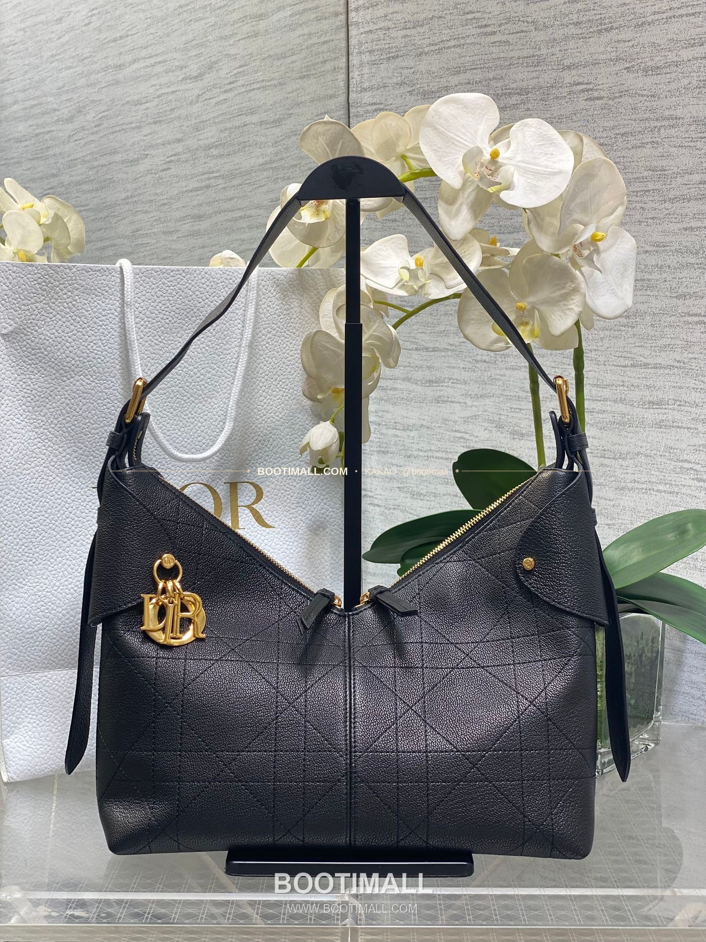 디올 보야주 오일왁스 레더 로고 하드웨어 숄더백 Dior Voyage Oil Wax Leather Logo Hardware Shoulder Bag 5881 28cm 10