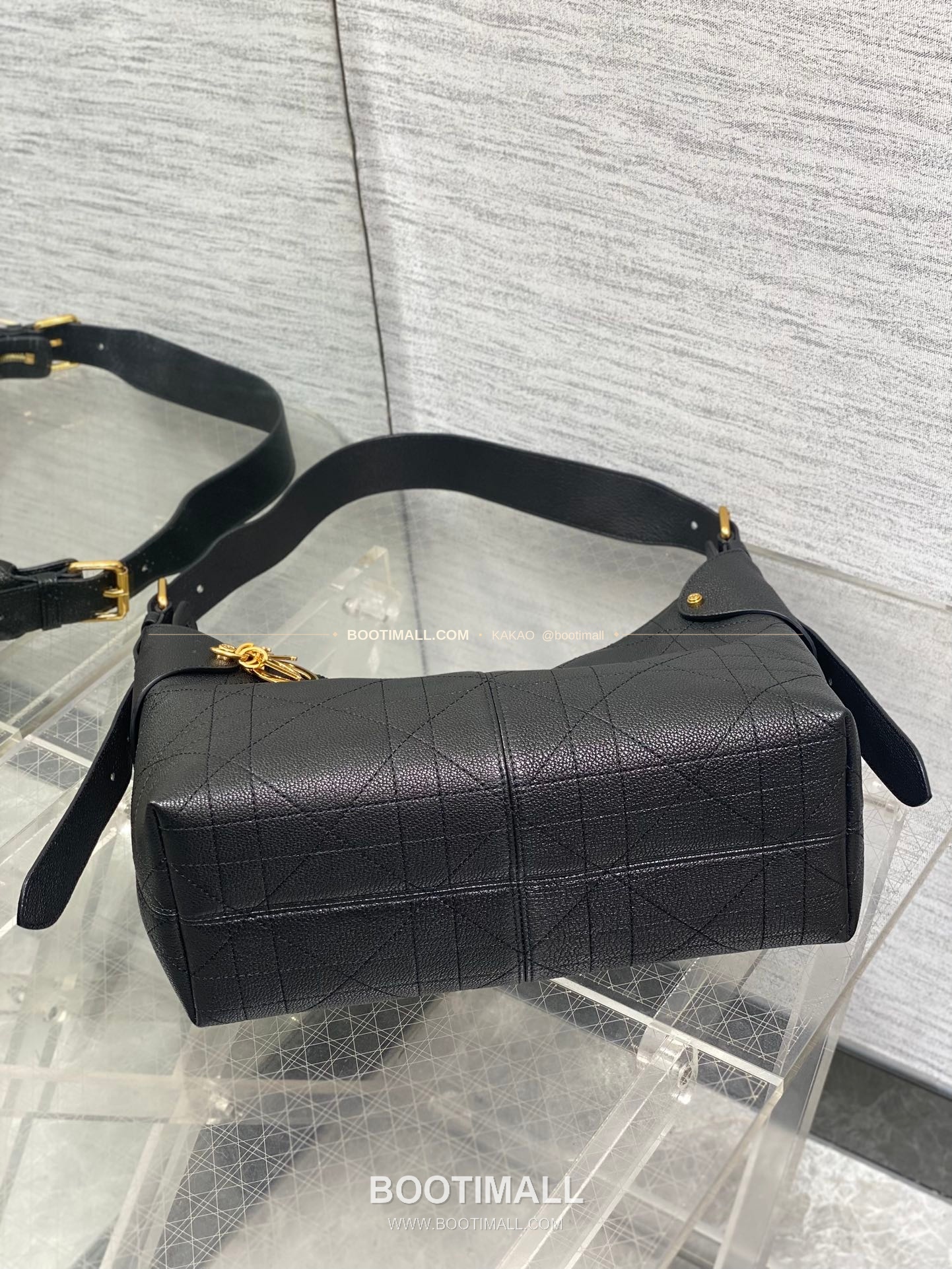 디올 보야주 오일왁스 레더 로고 하드웨어 숄더백 Dior Voyage Oil Wax Leather Logo Hardware Shoulder Bag 5881 28cm 17