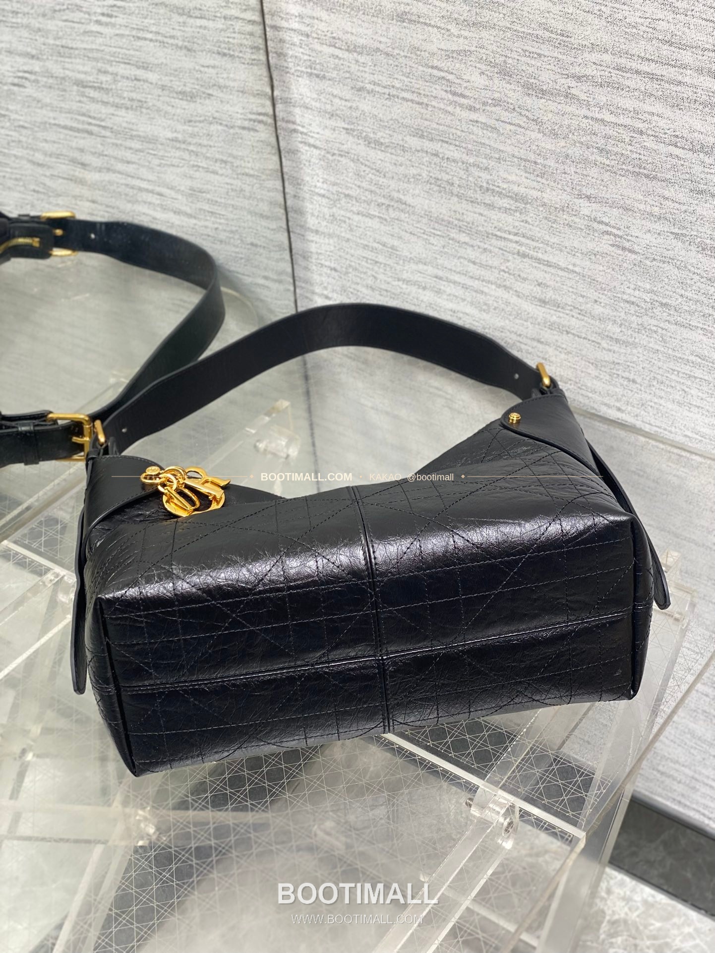 디올 보야주 오일왁스 레더 로고 하드웨어 숄더백 Dior Voyage Oil Wax Leather Logo Hardware Shoulder Bag 5881 28cm 12