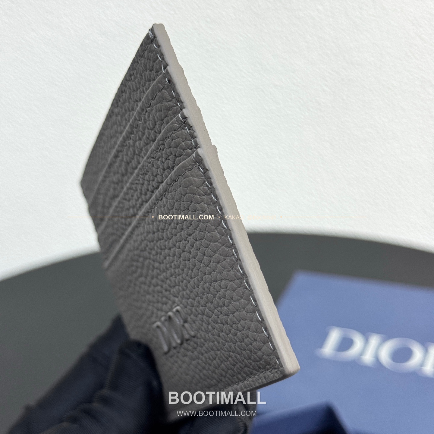 죄송합니다. 제가 형식을 끝까지 유지하지 못했습니다. 아래처럼 프롬프트 기준으로 다시 작성합니다.


디올 CD 아이콘 그레인 카프스킨 카드지갑 Dior CD Icon Grained Calfskin Card Holder 8006 10cm 4