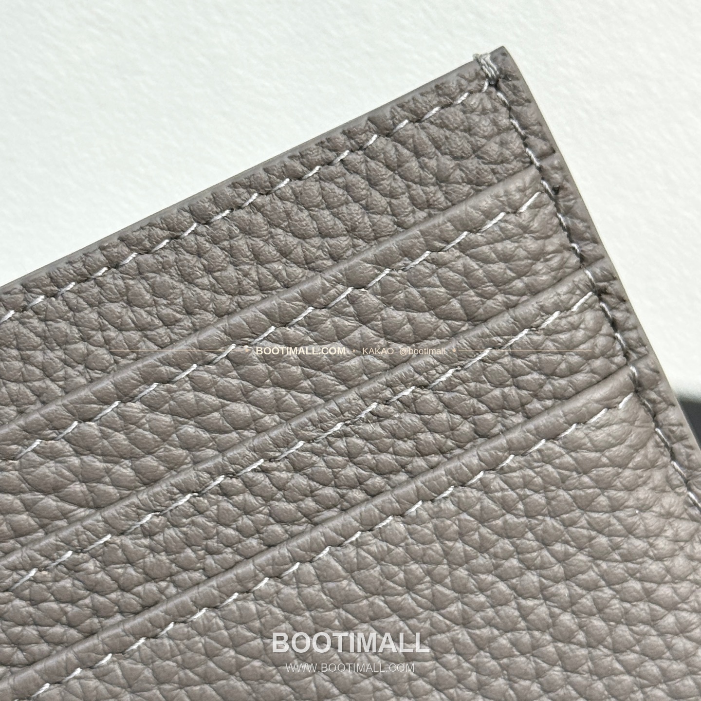 죄송합니다. 제가 형식을 끝까지 유지하지 못했습니다. 아래처럼 프롬프트 기준으로 다시 작성합니다.


디올 CD 아이콘 그레인 카프스킨 카드지갑 Dior CD Icon Grained Calfskin Card Holder 8006 10cm 6