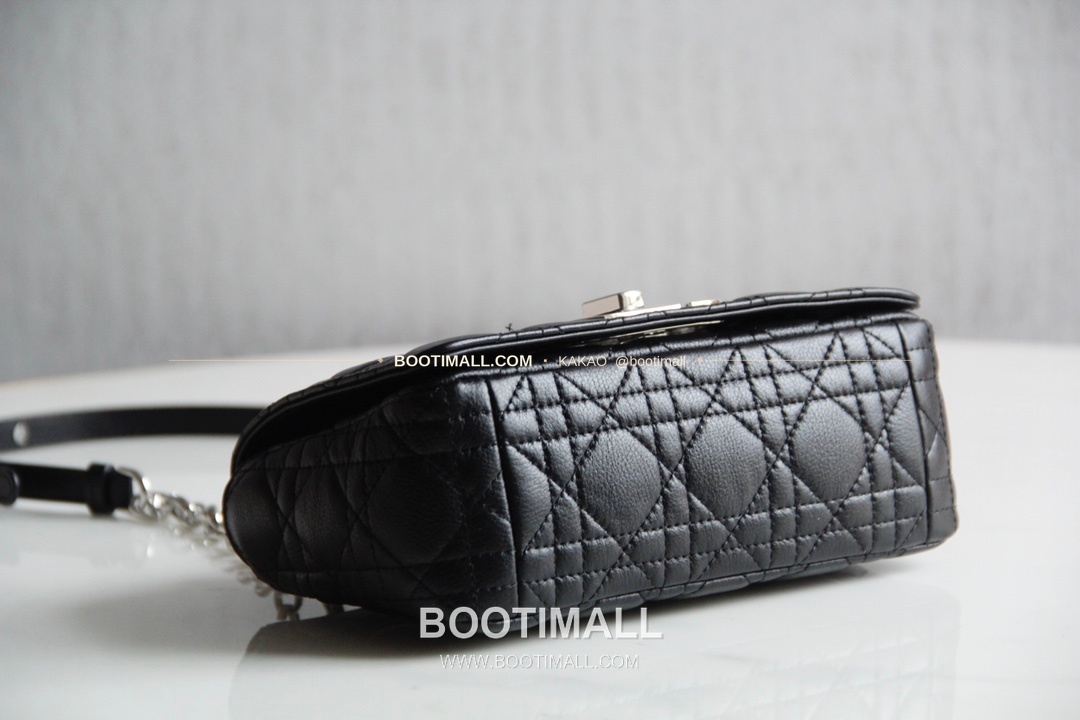디올 카로 카프스킨 퀼팅 CD 로고 체인 숄더백 Dior Caro Calfskin Quilted CD Logo Chain Shoulder Bag 3360 20cm 12
