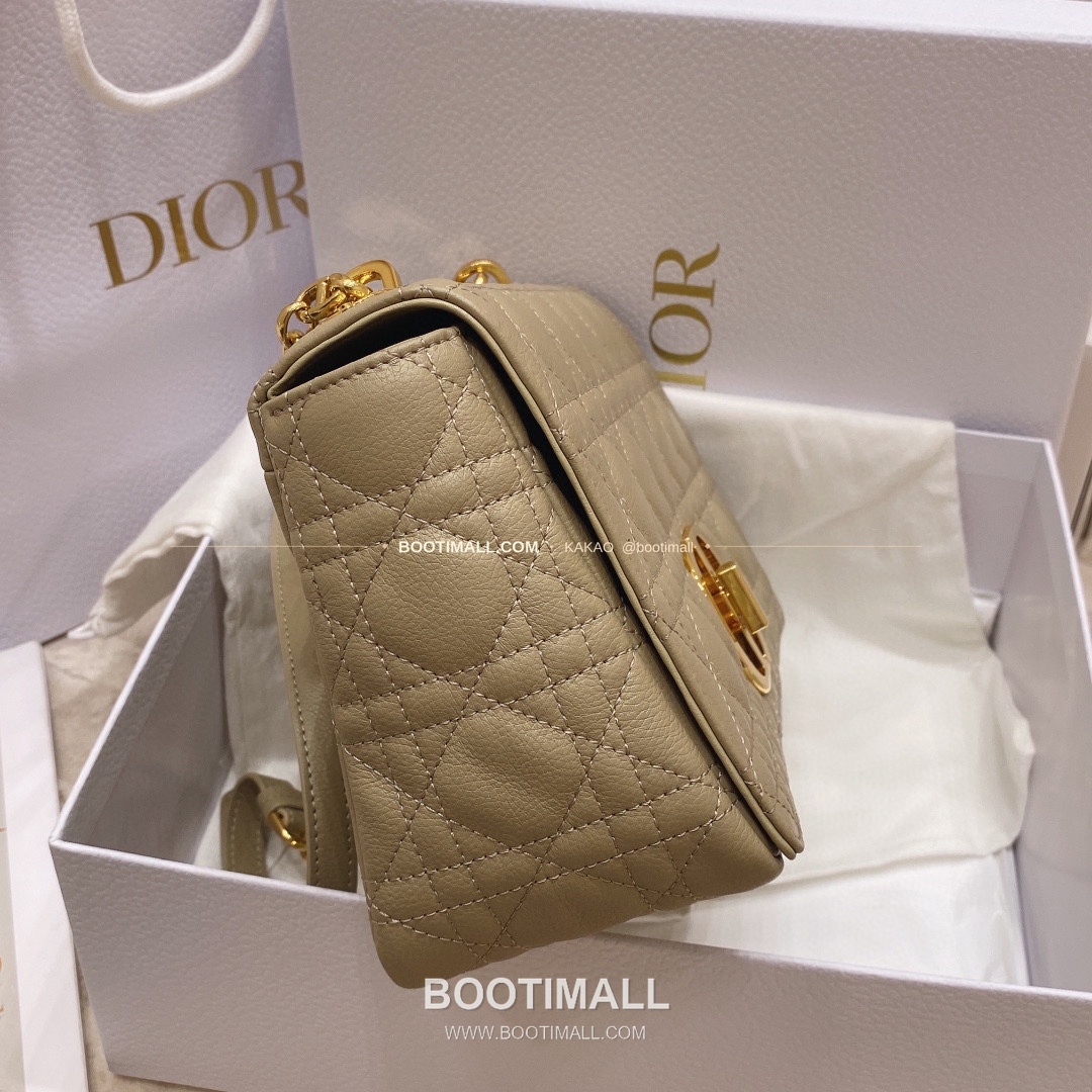 디올 카로 카프스킨 퀼팅 CD 로고 체인 숄더백 Dior Caro Calfskin Quilted CD Logo Chain Shoulder Bag 3370 25.5cm 6