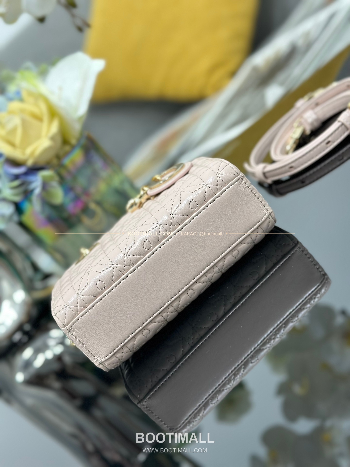 디올 레이디 디조이 램스킨 까나쥬 D.I.O.R 참 미니 체인 숄더백 Dior Lady D-Joy Lambskin Cannage D.I.O.R Charm Mini Chain Shoulder Bag S0910 16cm 4