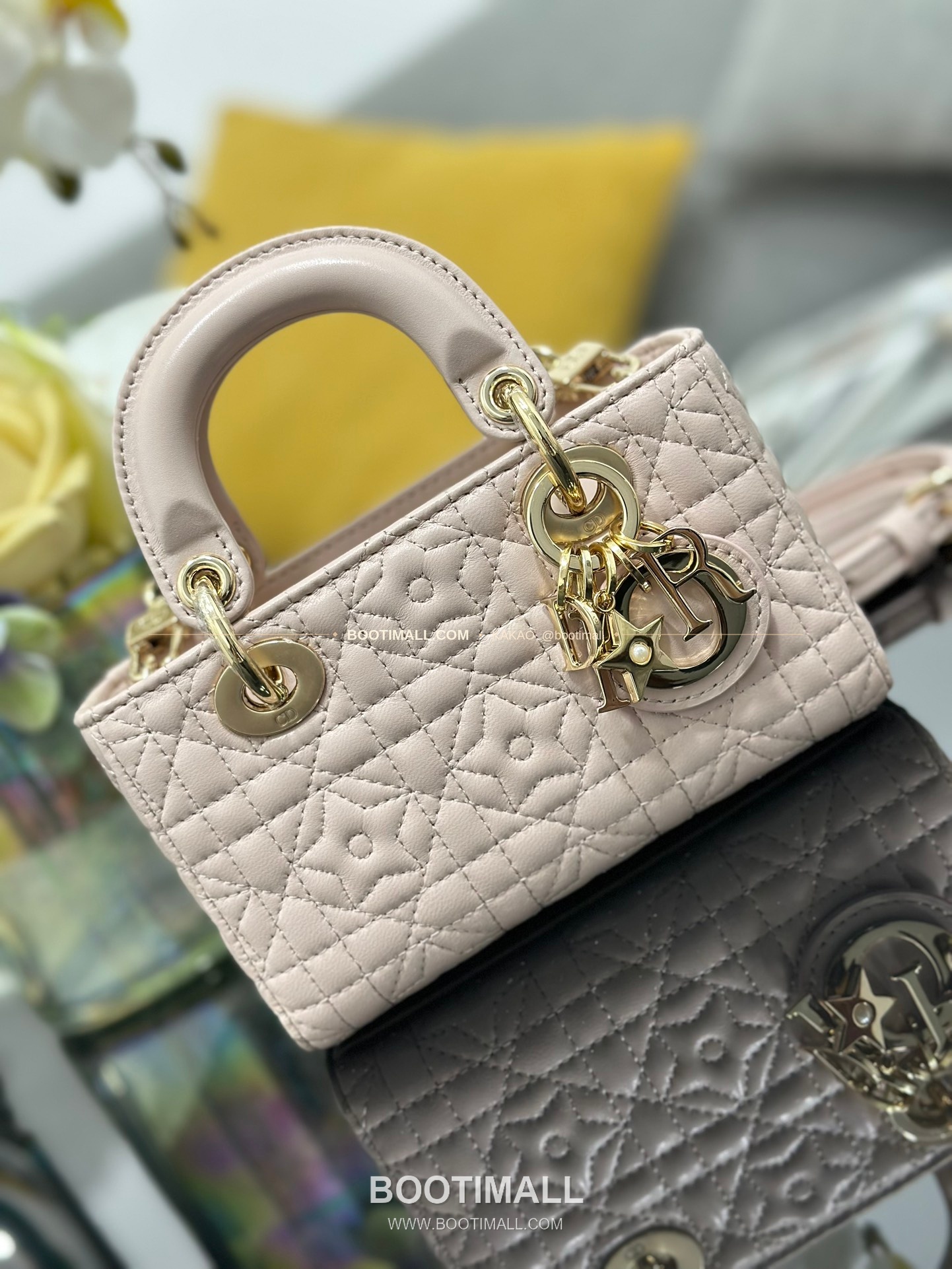 디올 레이디 디조이 램스킨 까나쥬 D.I.O.R 참 미니 체인 숄더백 Dior Lady D-Joy Lambskin Cannage D.I.O.R Charm Mini Chain Shoulder Bag S0910 16cm 5