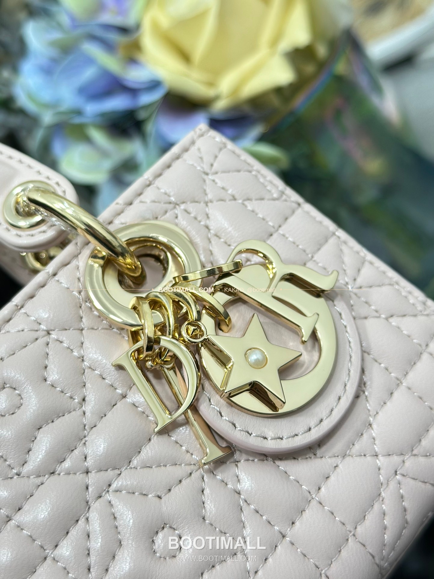 디올 레이디 디조이 램스킨 까나쥬 D.I.O.R 참 미니 체인 숄더백 Dior Lady D-Joy Lambskin Cannage D.I.O.R Charm Mini Chain Shoulder Bag S0910 16cm 6