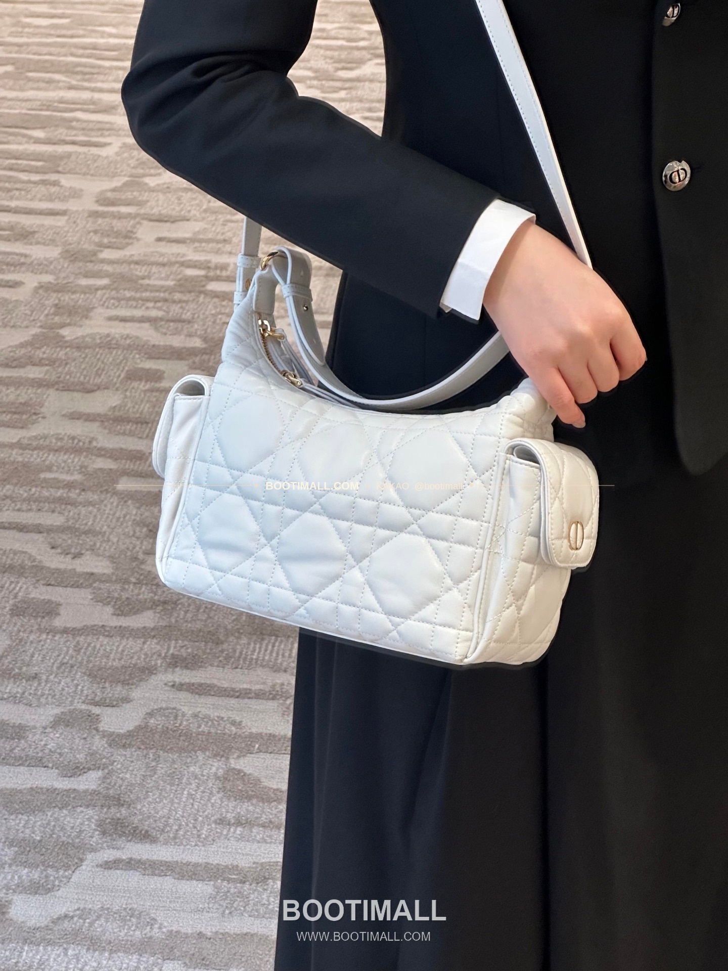 디올 디드림 카프스킨 까나쥬 미니 호보 숄더백 Dior D-Dream Calfskin Cannage Mini Hobo Shoulder Bag 5871 18cm 5