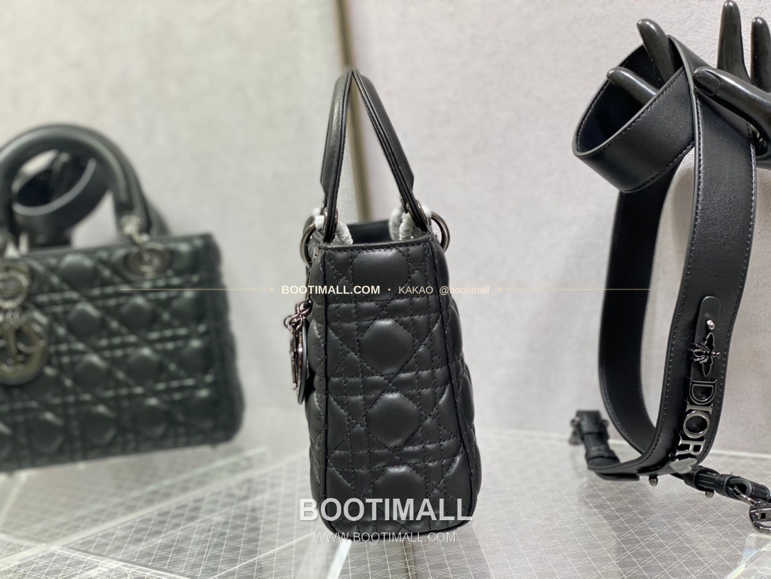 디올 레이디 디올 램스킨 까나쥬 건메탈 D.I.O.R 참 토트 숄더백 Dior Lady Dior Lambskin Cannage Gunmetal D.I.O.R Charm Tote Shoulder Bag 6604 20cm 7