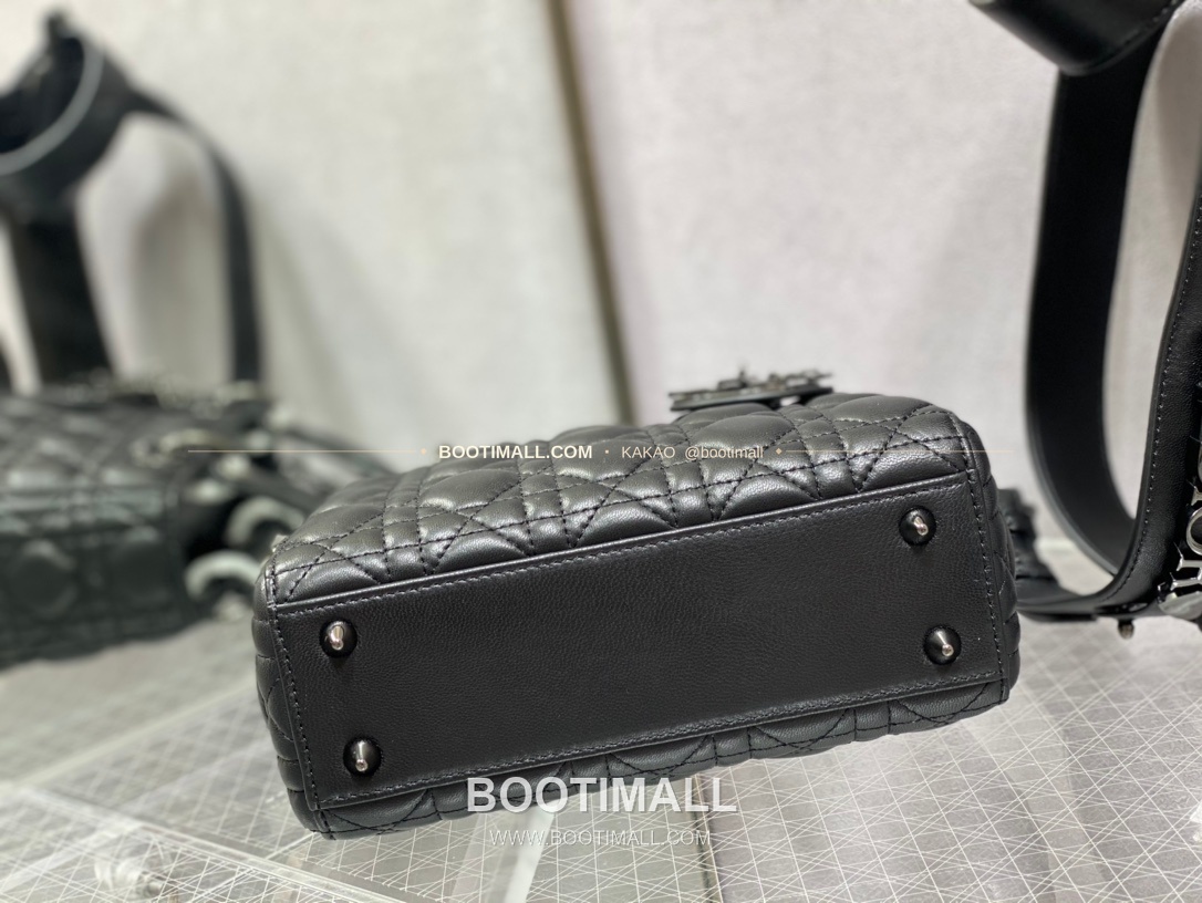 디올 레이디 디올 램스킨 까나쥬 건메탈 D.I.O.R 참 토트 숄더백 Dior Lady Dior Lambskin Cannage Gunmetal D.I.O.R Charm Tote Shoulder Bag 6604 20cm 8