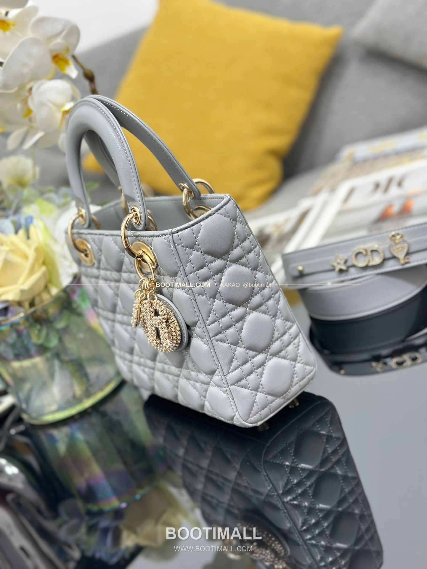 디올 레이디 디올 마이 램스킨 까나쥬 펄 D.I.O.R 참 토트 숄더백 Dior Lady Dior My Lambskin Cannage Pearl D.I.O.R Charm Tote Shoulder Bag M0538 20cm 3