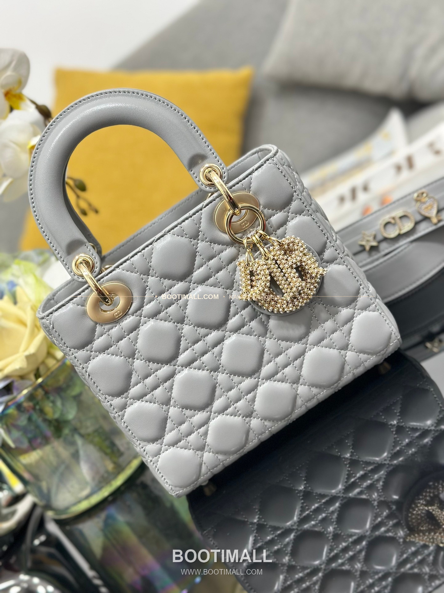 디올 레이디 디올 마이 램스킨 까나쥬 펄 D.I.O.R 참 토트 숄더백 Dior Lady Dior My Lambskin Cannage Pearl D.I.O.R Charm Tote Shoulder Bag M0538 20cm 5