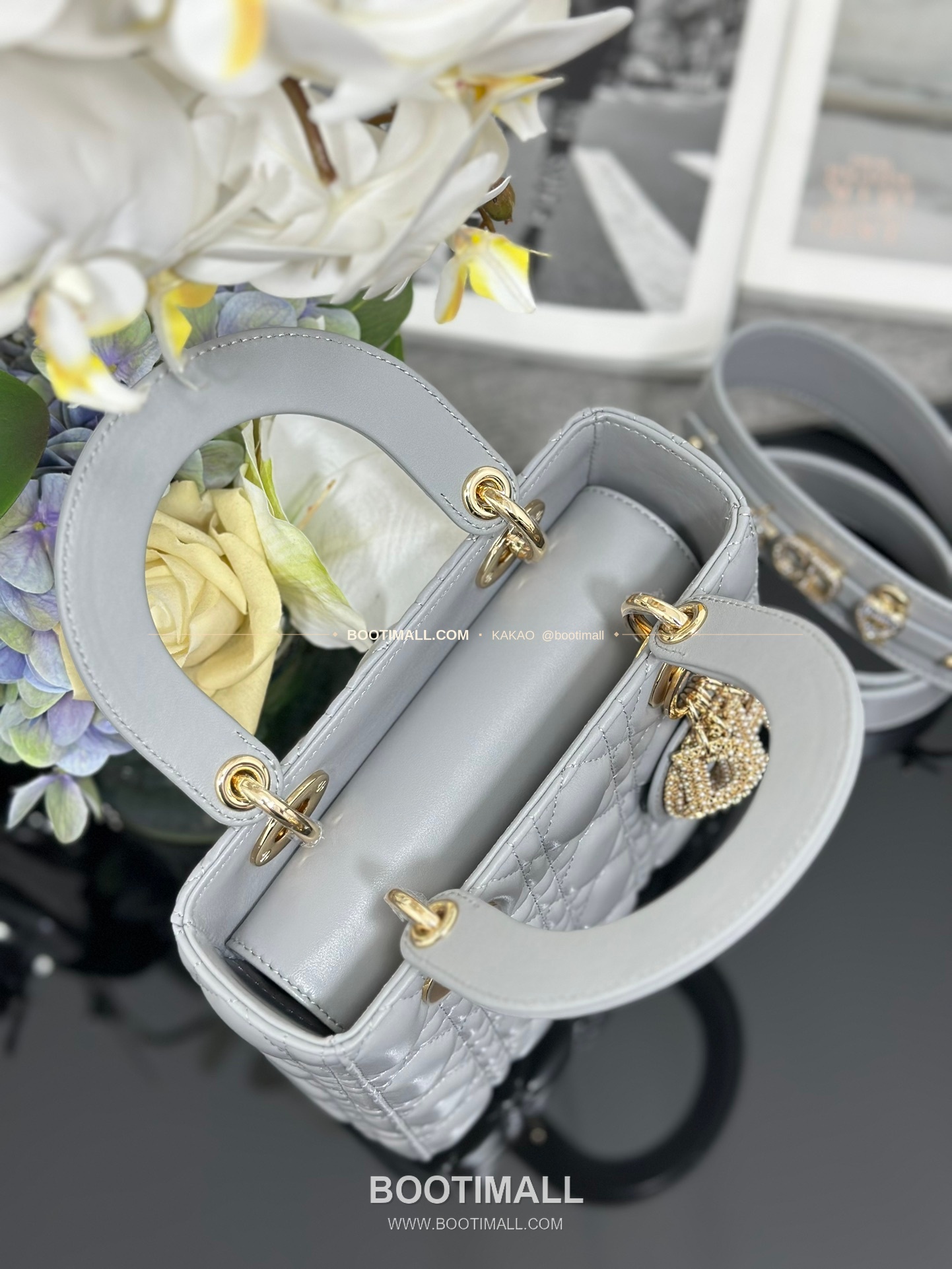 디올 레이디 디올 마이 램스킨 까나쥬 펄 D.I.O.R 참 토트 숄더백 Dior Lady Dior My Lambskin Cannage Pearl D.I.O.R Charm Tote Shoulder Bag M0538 20cm 7