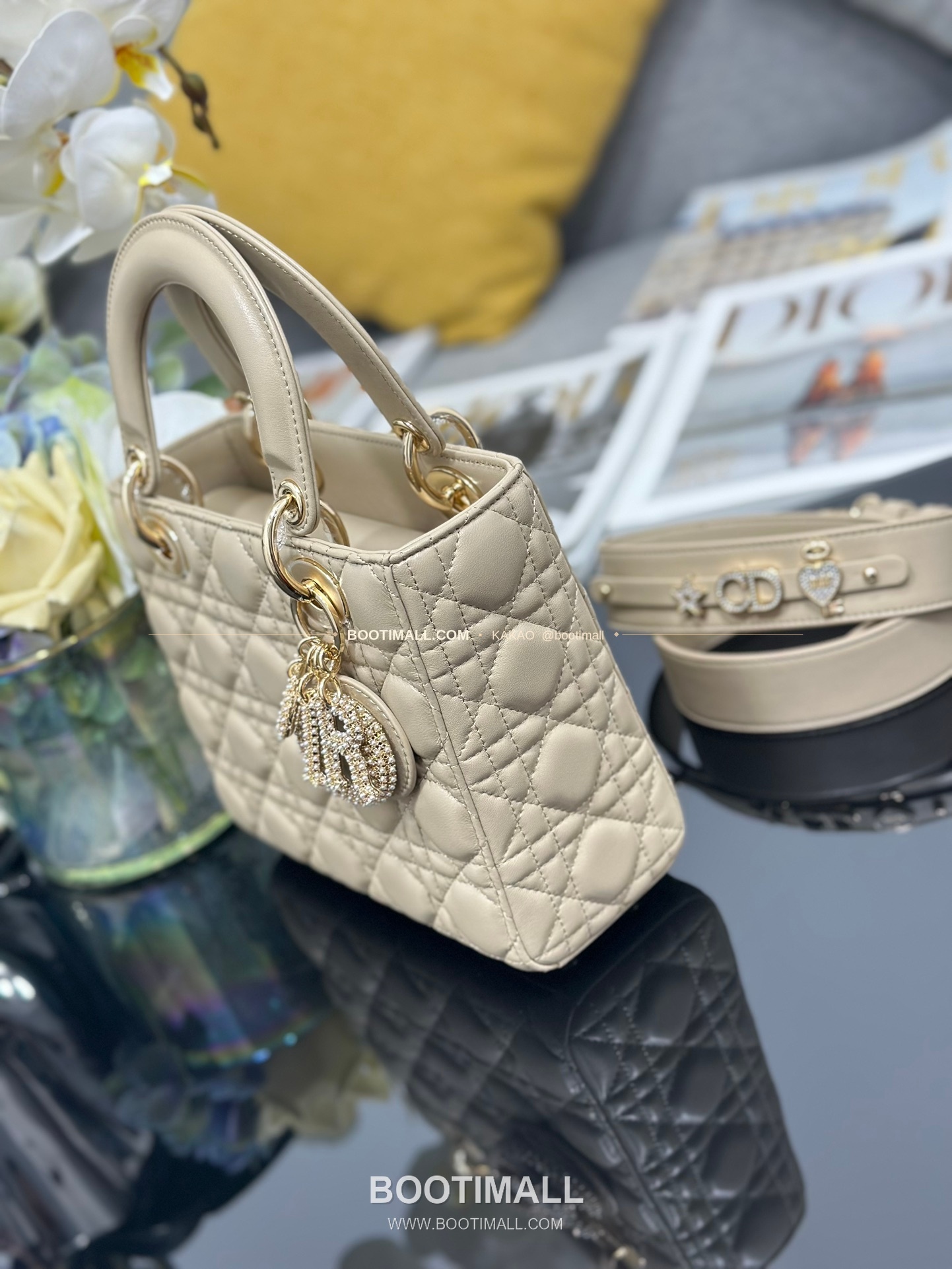 디올 레이디 디올 마이 램스킨 까나쥬 펄 D.I.O.R 참 토트 숄더백 Dior Lady Dior My Lambskin Cannage Pearl D.I.O.R Charm Tote Shoulder Bag M0538 20cm 3