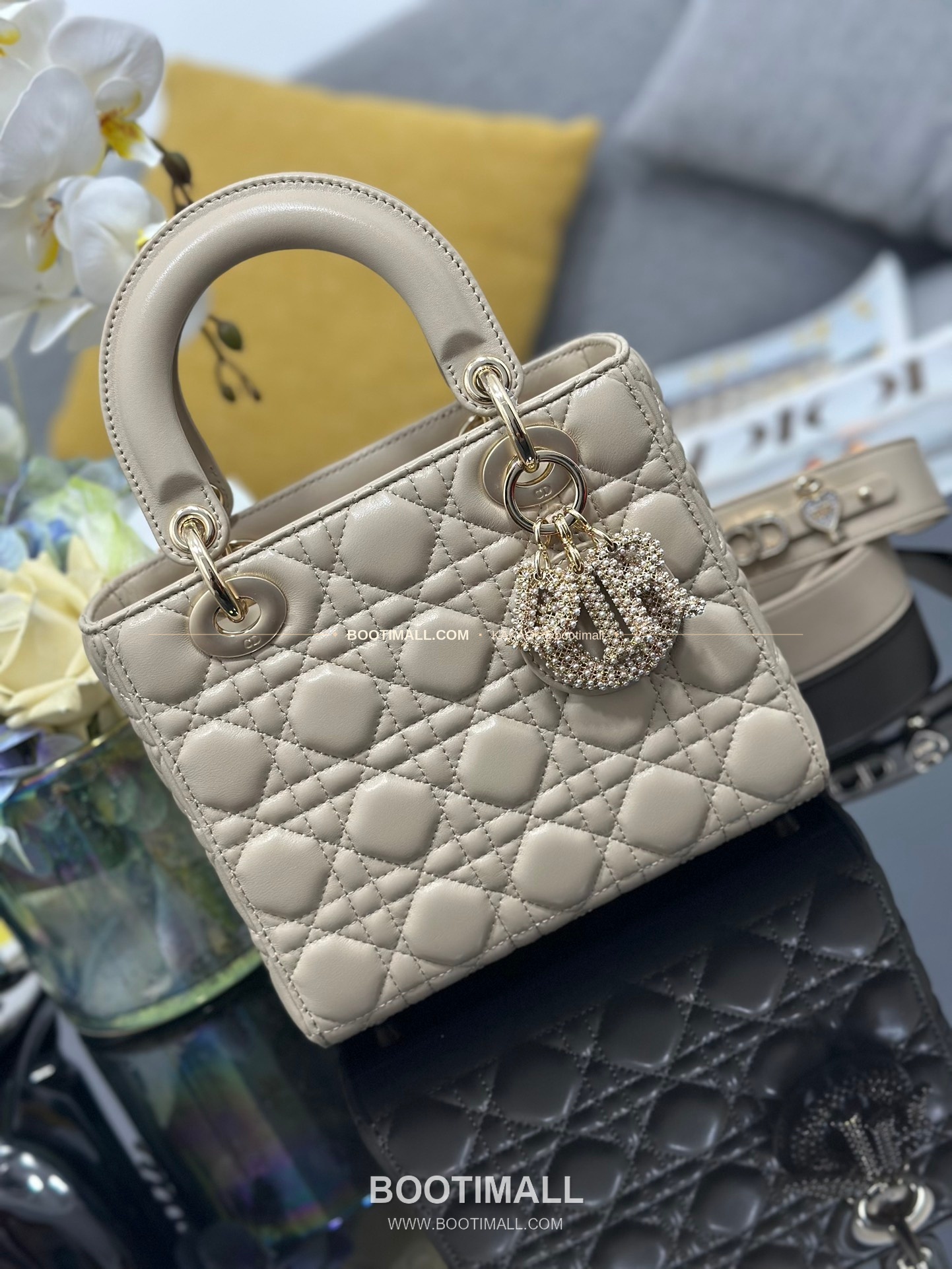 디올 레이디 디올 마이 램스킨 까나쥬 펄 D.I.O.R 참 토트 숄더백 Dior Lady Dior My Lambskin Cannage Pearl D.I.O.R Charm Tote Shoulder Bag M0538 20cm 5