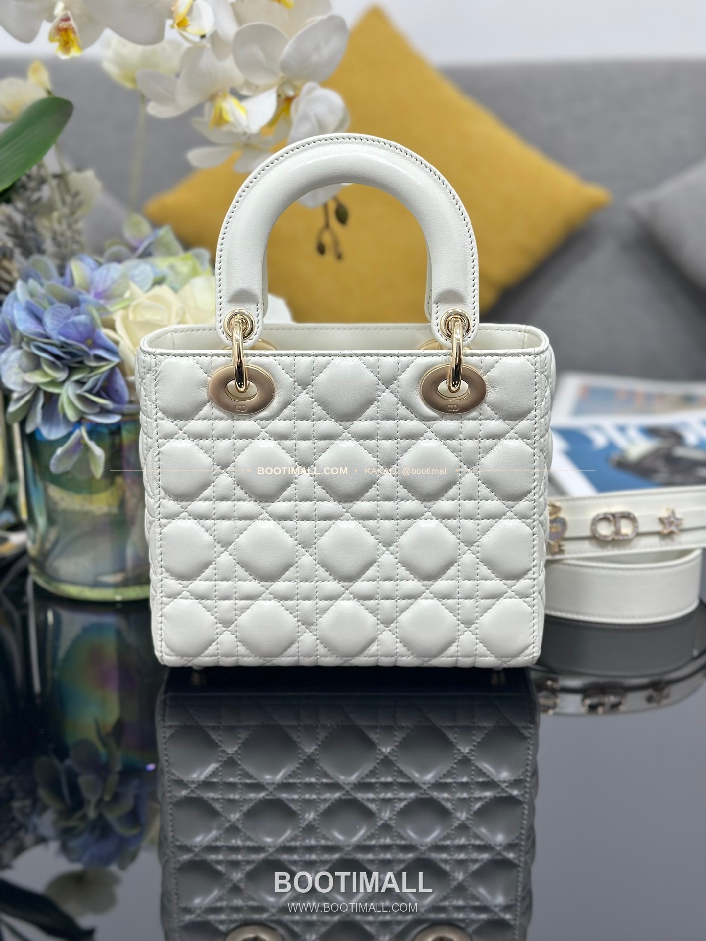 디올 레이디 디올 마이 램스킨 까나쥬 펄 D.I.O.R 참 토트 숄더백 Dior Lady Dior My Lambskin Cannage Pearl D.I.O.R Charm Tote Shoulder Bag M0538 20cm 2