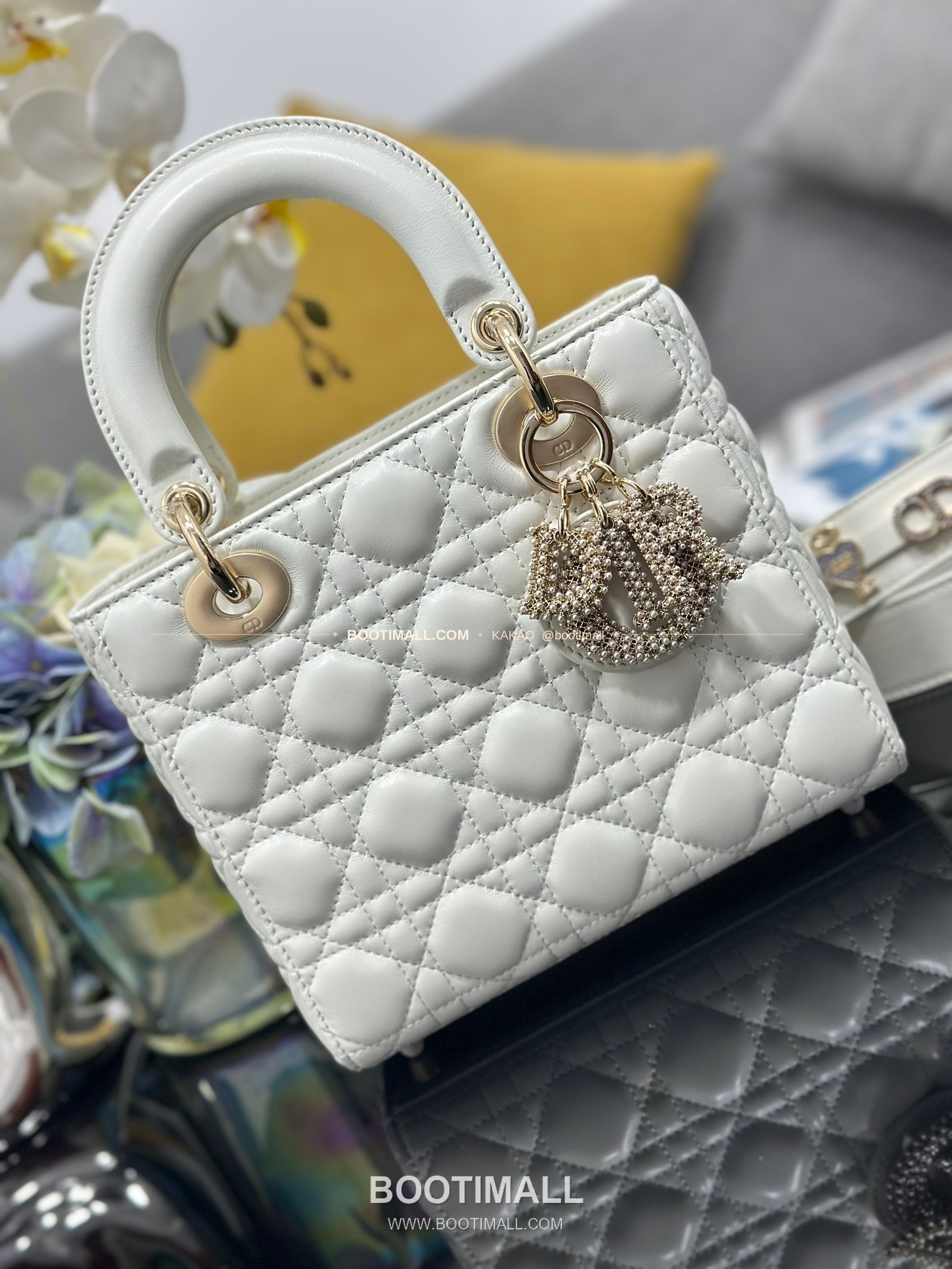 디올 레이디 디올 마이 램스킨 까나쥬 펄 D.I.O.R 참 토트 숄더백 Dior Lady Dior My Lambskin Cannage Pearl D.I.O.R Charm Tote Shoulder Bag M0538 20cm 5