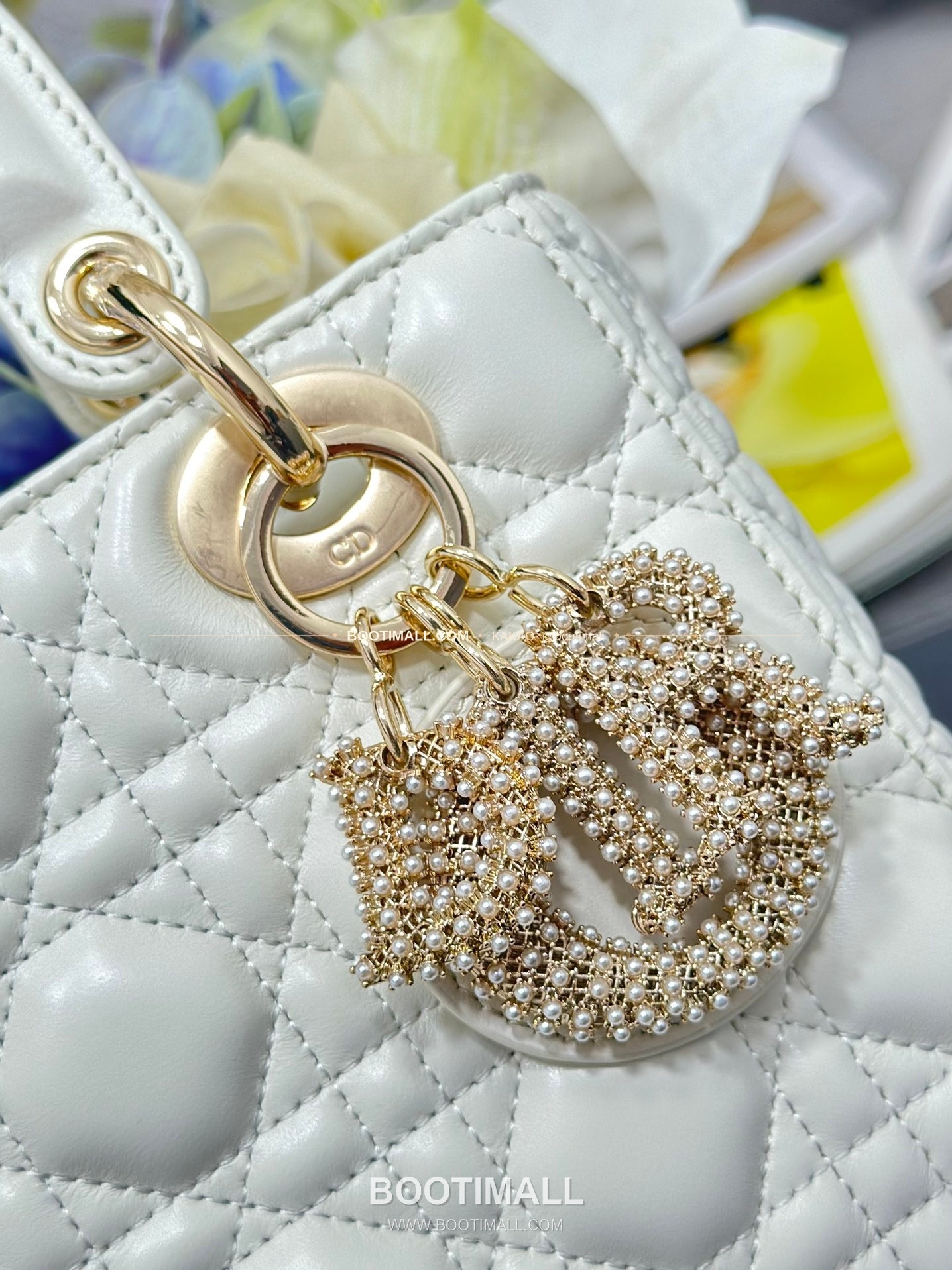 디올 레이디 디올 마이 램스킨 까나쥬 펄 D.I.O.R 참 토트 숄더백 Dior Lady Dior My Lambskin Cannage Pearl D.I.O.R Charm Tote Shoulder Bag M0538 20cm 6