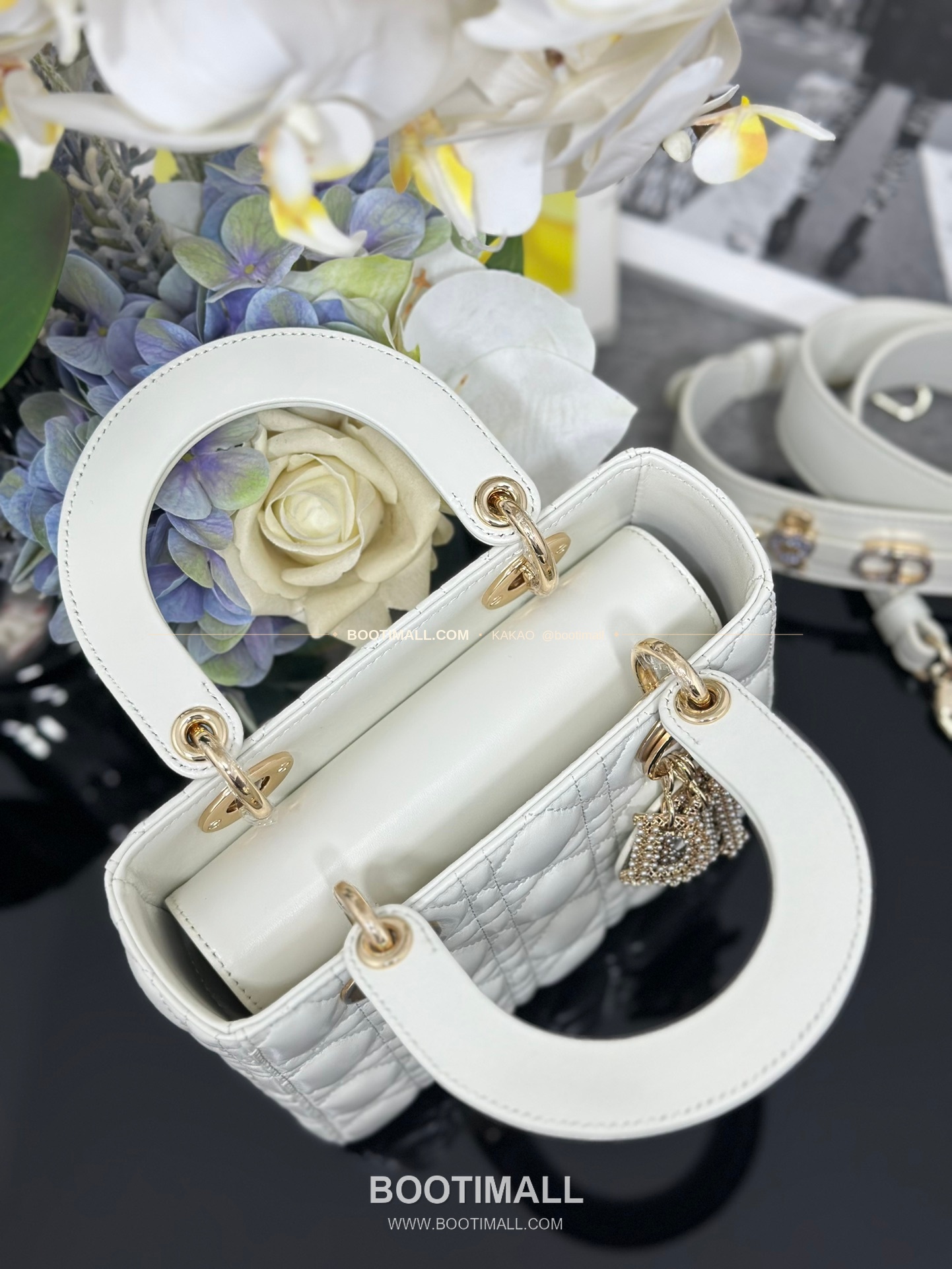 디올 레이디 디올 마이 램스킨 까나쥬 펄 D.I.O.R 참 토트 숄더백 Dior Lady Dior My Lambskin Cannage Pearl D.I.O.R Charm Tote Shoulder Bag M0538 20cm 7