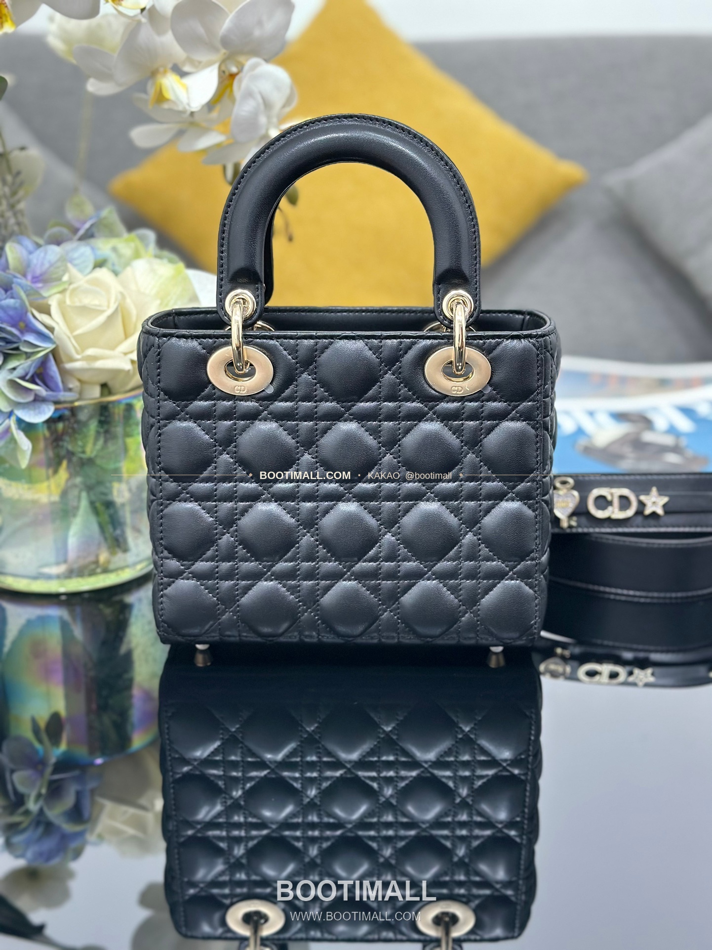 디올 레이디 디올 마이 램스킨 까나쥬 펄 D.I.O.R 참 토트 숄더백 Dior Lady Dior My Lambskin Cannage Pearl D.I.O.R Charm Tote Shoulder Bag M0538 20cm 2