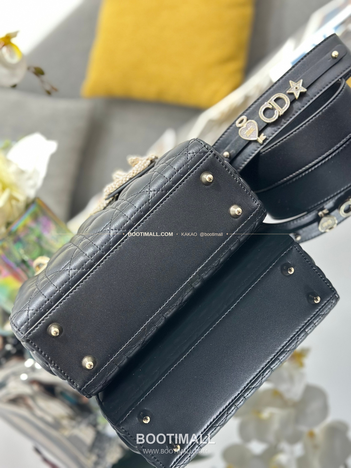 디올 레이디 디올 마이 램스킨 까나쥬 펄 D.I.O.R 참 토트 숄더백 Dior Lady Dior My Lambskin Cannage Pearl D.I.O.R Charm Tote Shoulder Bag M0538 20cm 4