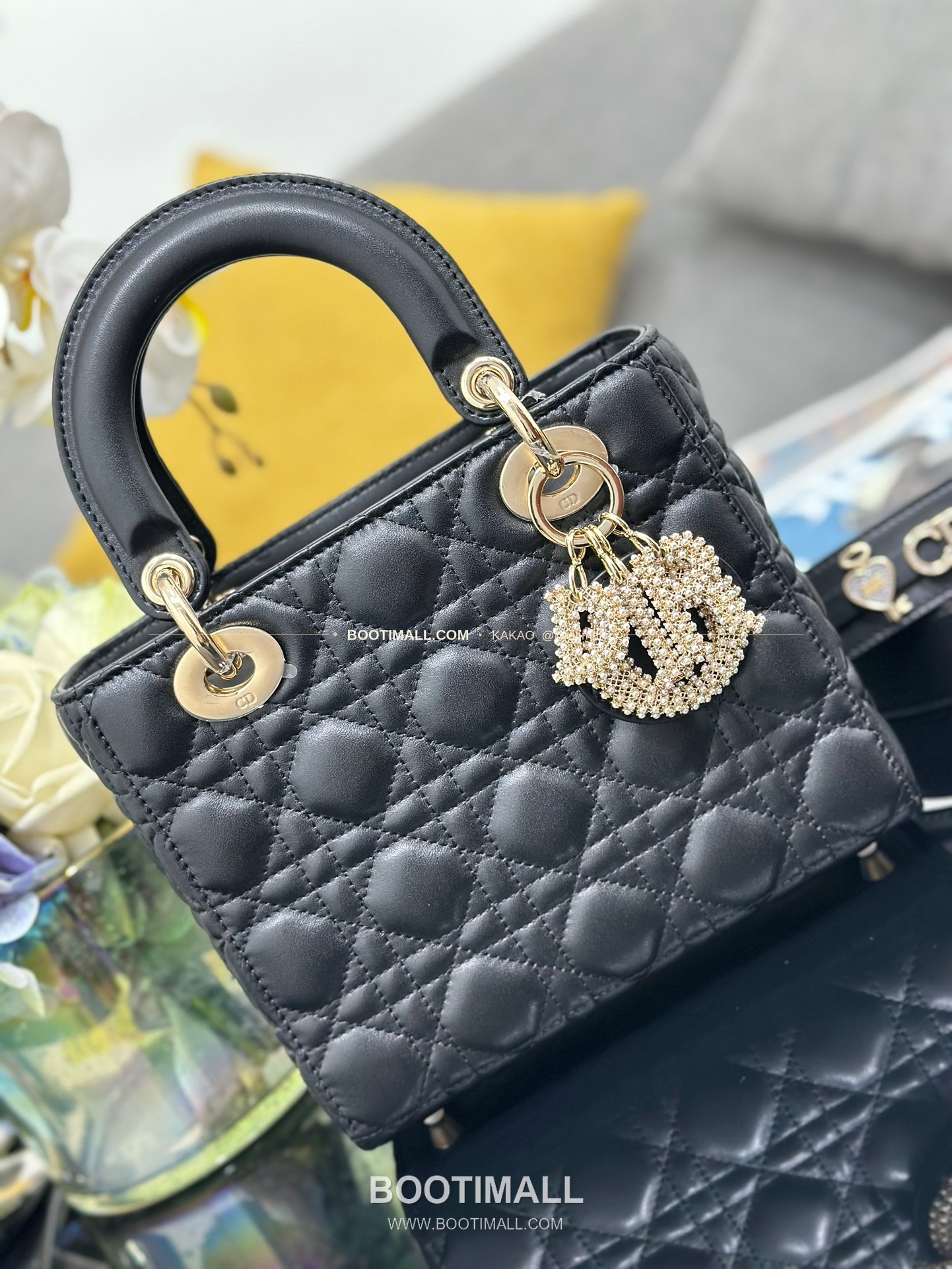 디올 레이디 디올 마이 램스킨 까나쥬 펄 D.I.O.R 참 토트 숄더백 Dior Lady Dior My Lambskin Cannage Pearl D.I.O.R Charm Tote Shoulder Bag M0538 20cm 5